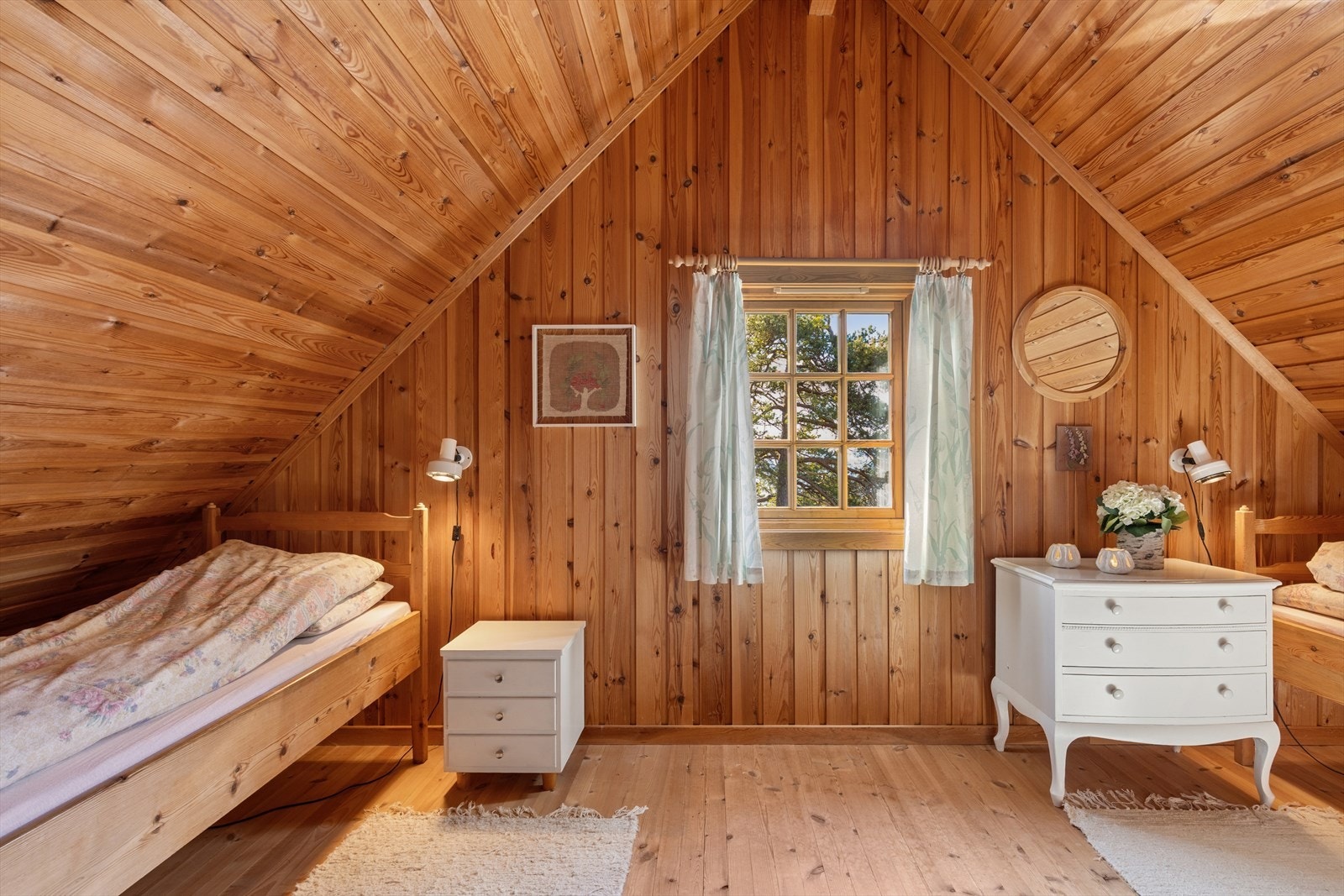 Romslig soverom i 2.etasje. Galleribilde