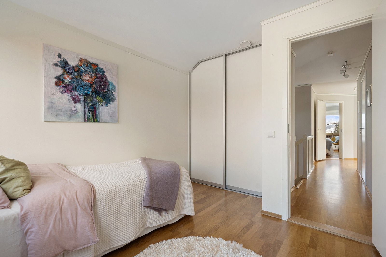 Soverom 3 med skyvedørsgarderobe Galleribilde
