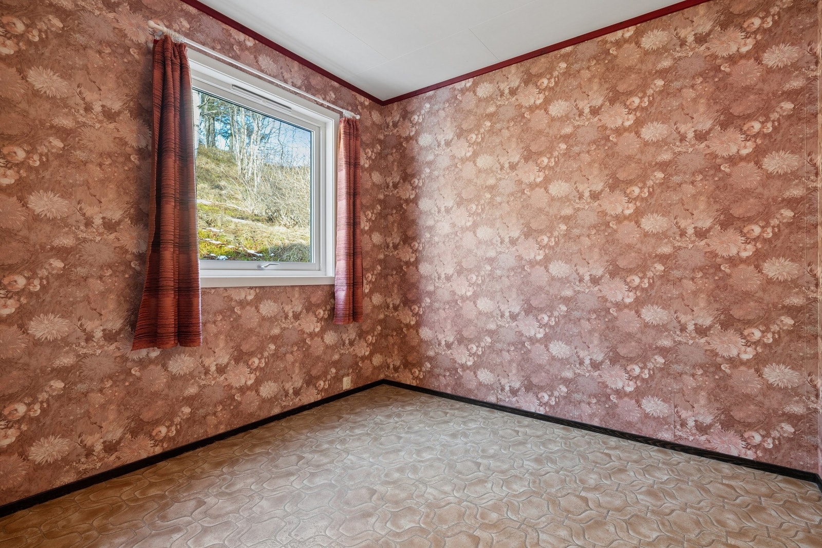 Vindu ble byttet i 2025 på dette soverommet. Galleribilde