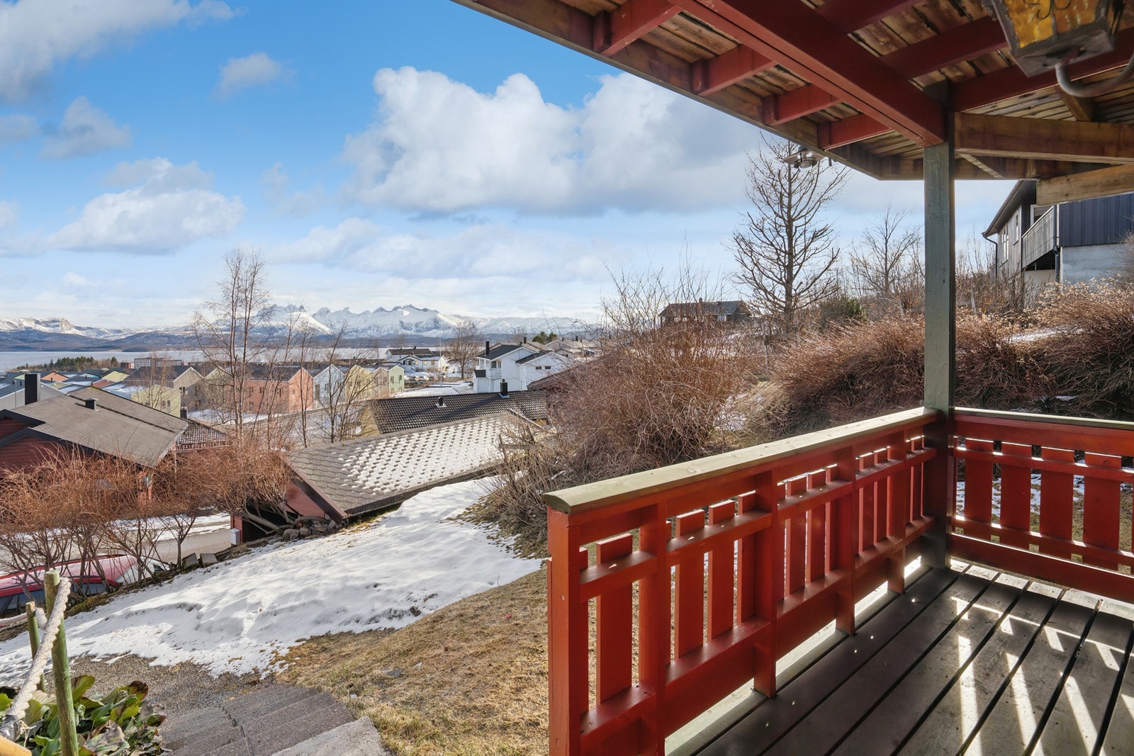 Overbygd inngangsparti. Galleribilde