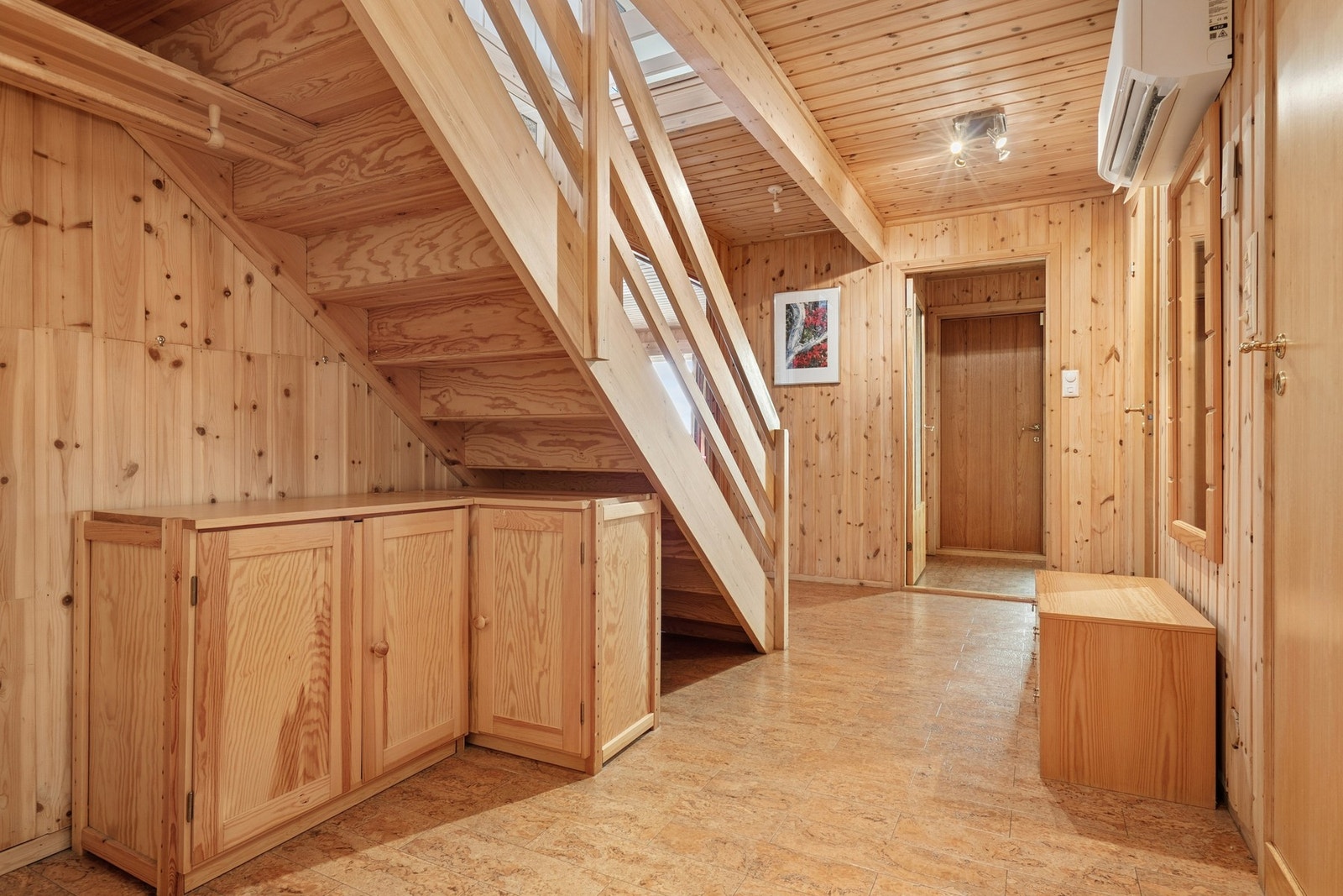 Luft til luft varmepumpe er etablert i gang fra 2025. Galleribilde