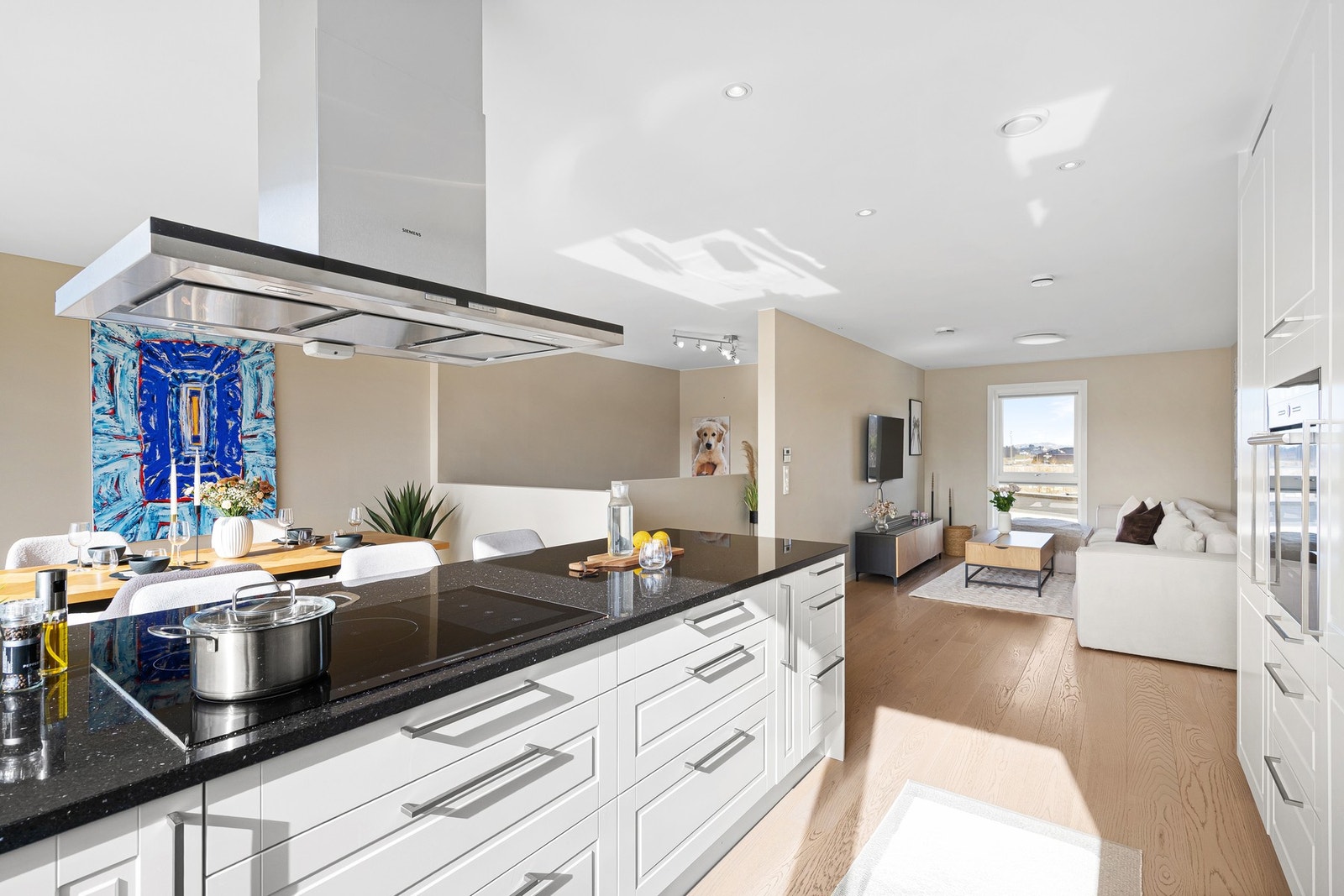 Delikate detaljer og moderne finish gir et eksklusivt preg. Galleribilde