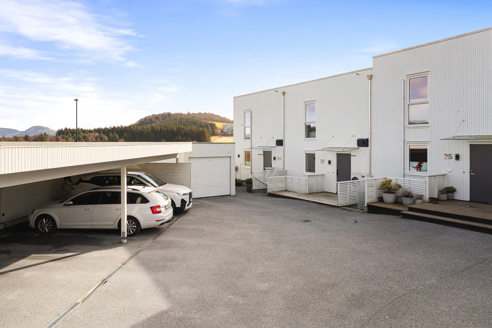 Oversiktlig og ryddig fellesområde med god adkomst Galleribilde