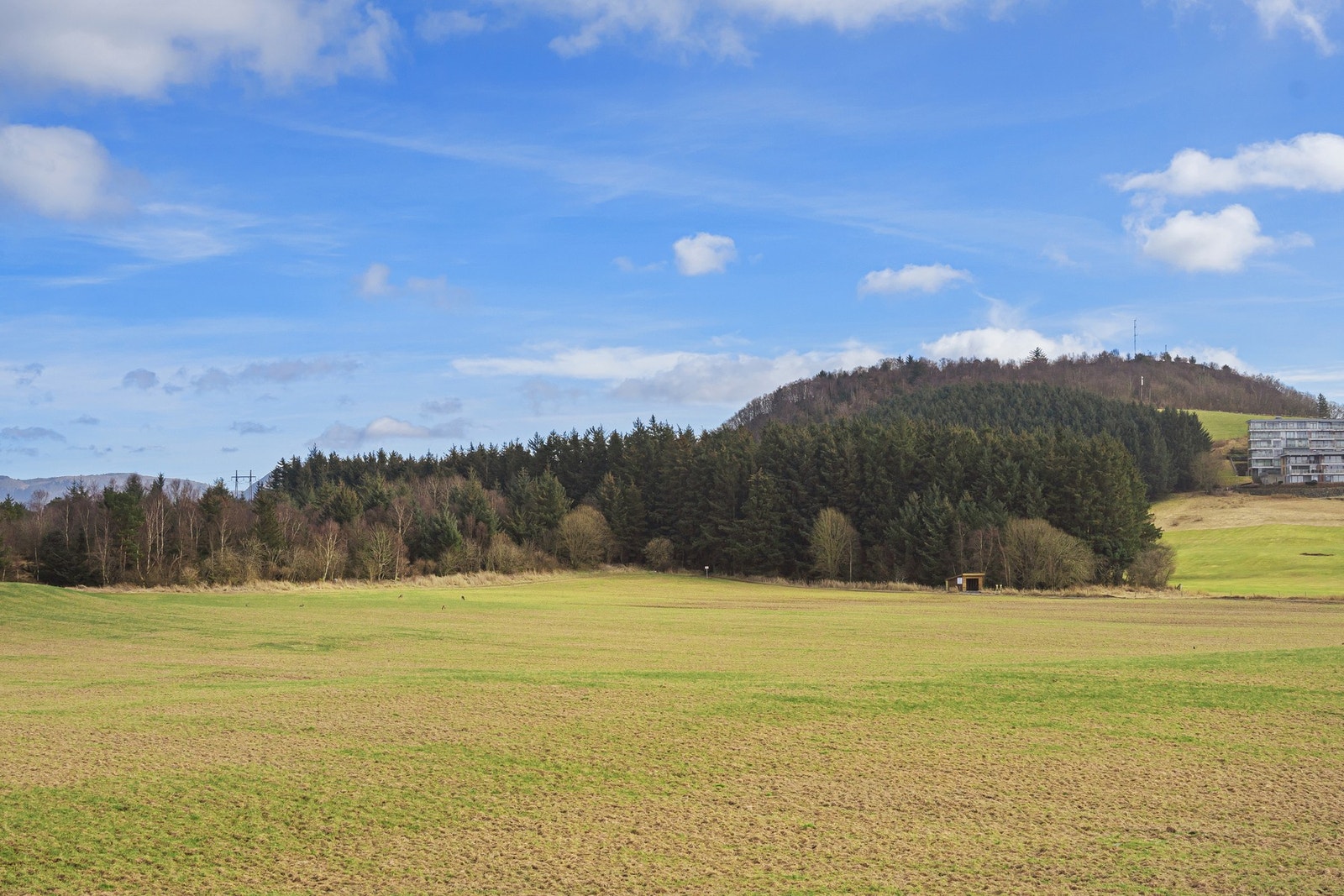 Boligen har en fantastisk utsikt mot åpent og bølgende landskap, en sjelden kvalitet i feltet. Galleribilde