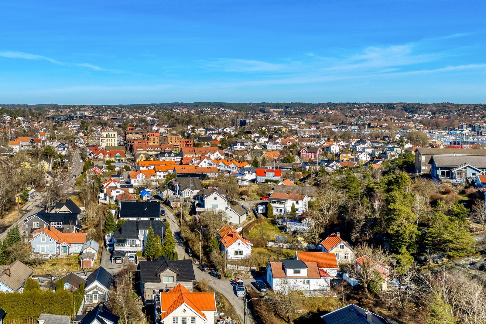 Fra boligen er det kun en kort spasertur til fergeleie med gratis byferge til Fredrikstad sentrum, bryggepromenaden og Værstetorvet. Galleribilde