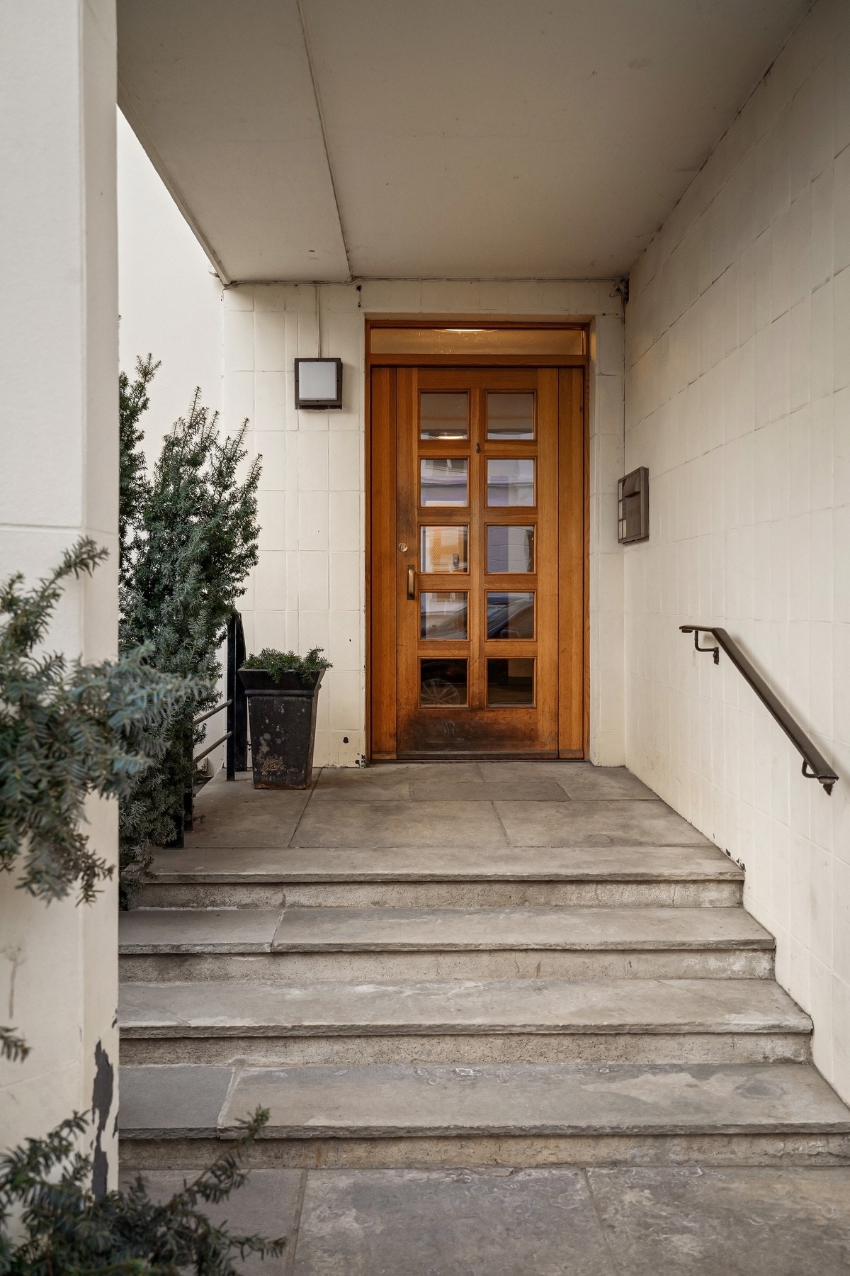 Inngangsparti. Galleribilde