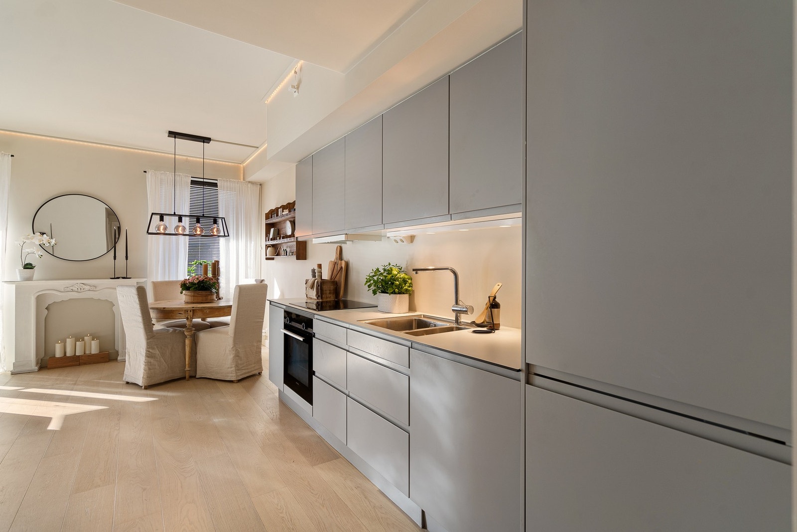 Velkommen til en flott og moderne 3-roms leilighet fra 2020 beliggende i attraktive Havegaten på Kaldnes. Galleribilde