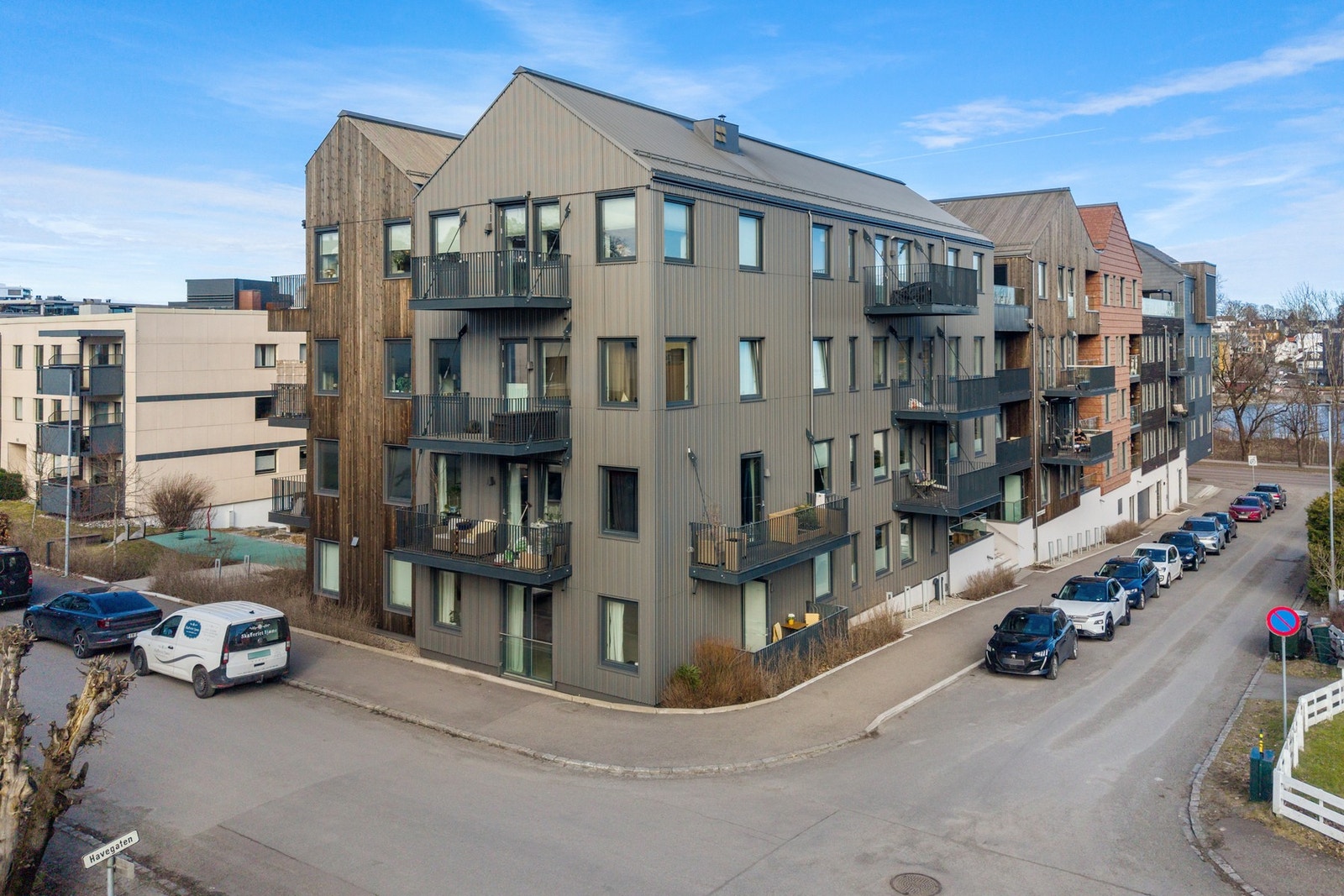 Bo med sjøen og byen nesten rett utenfor døren! Havegaten på Kaldnes er del av en nyere bydel som vokser frem der Kaldnes skipsverft tidligere var livsnerven i Tønsberg by. Galleribilde