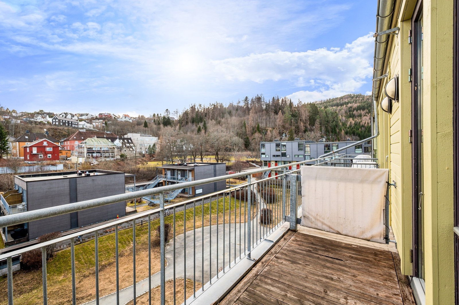 Her er det plass til en koselig sittegruppe for å nyte de gode solforholdene. Galleribilde