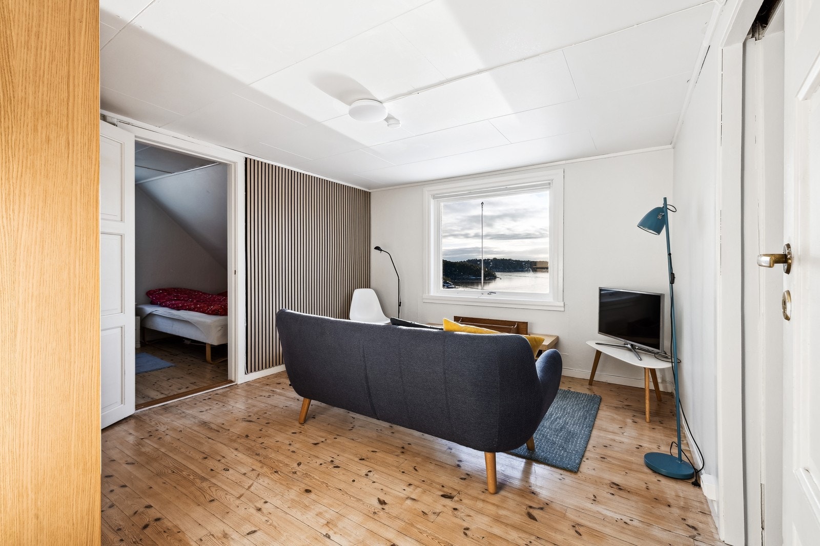 Koselig loftsstue i andre etasje med flott utsikt! Galleribilde