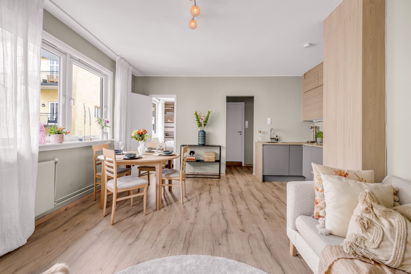 En stilren 2-roms preget av en smart planløsning og gjennomgående god standard. Foto: Isnitt As. Galleribilde