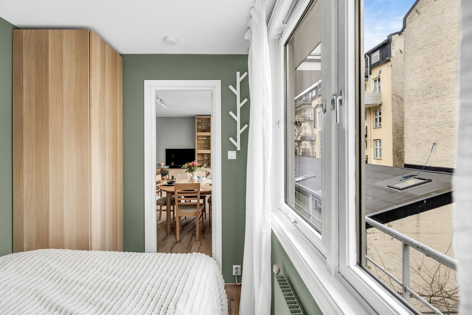 Soverommet er malt i en lun og behagelig farge. Galleribilde