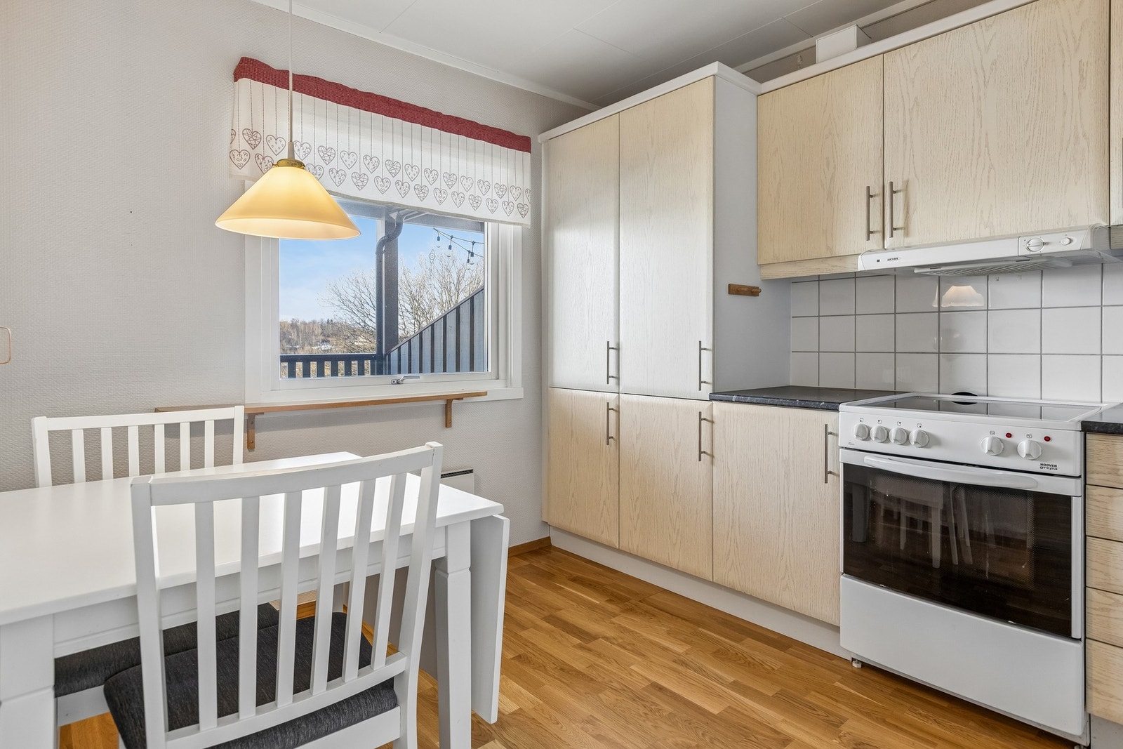 Ryddig kjøkken. Galleribilde