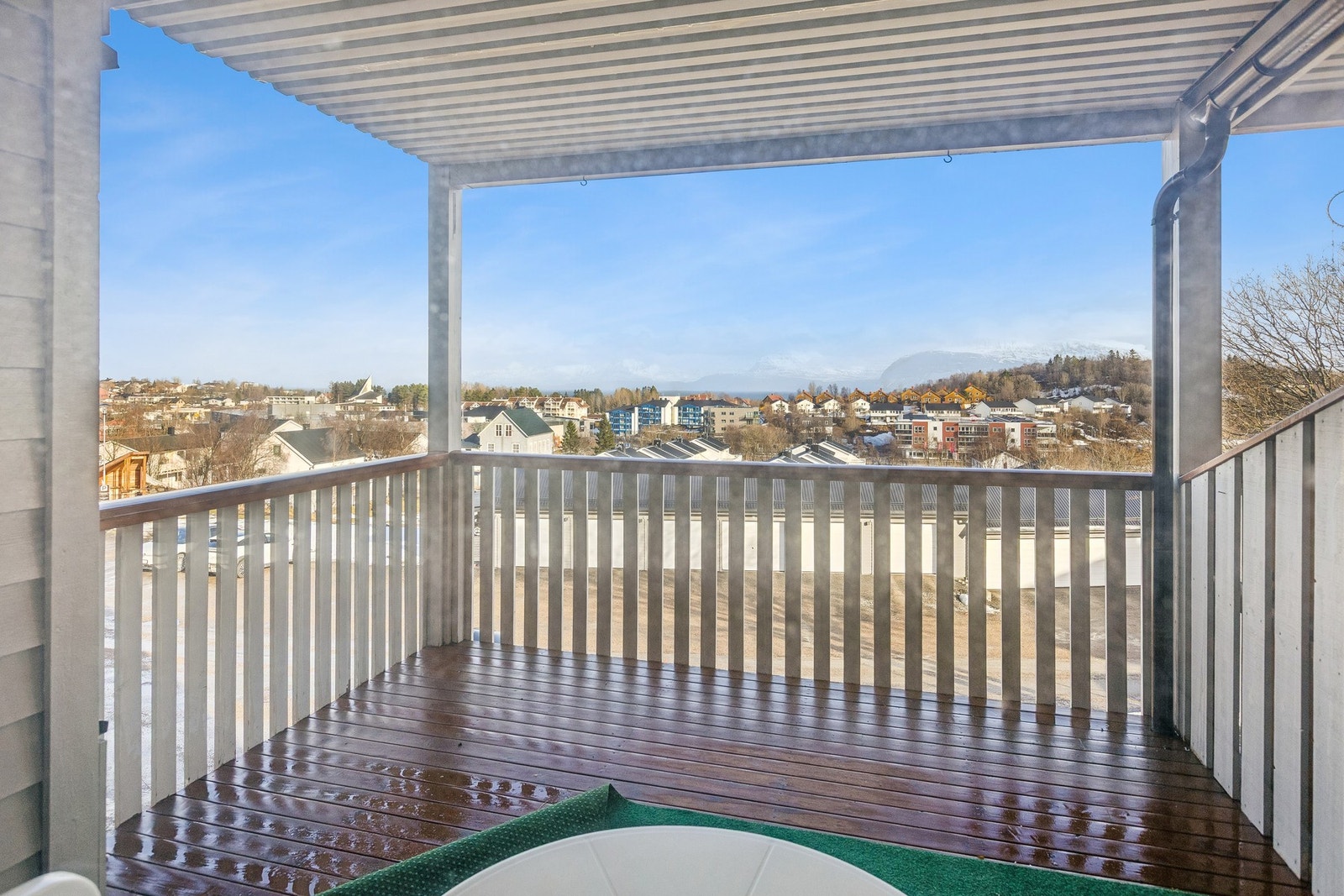 Takoverbygd balkong. Galleribilde