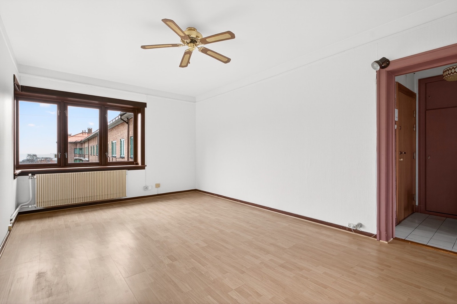 Boligen har moderniseringsbehov, så her har man muligheten til å skape sitt eget drømmehjem! Galleribilde