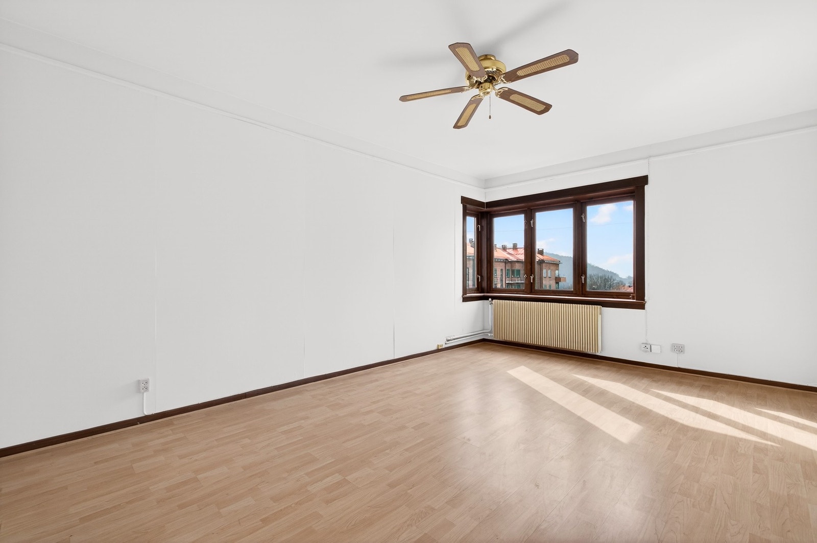 Her kommer du til en lys og gjennomgående 2-roms med attraktiv beliggenhet på Galgeberg. Galleribilde