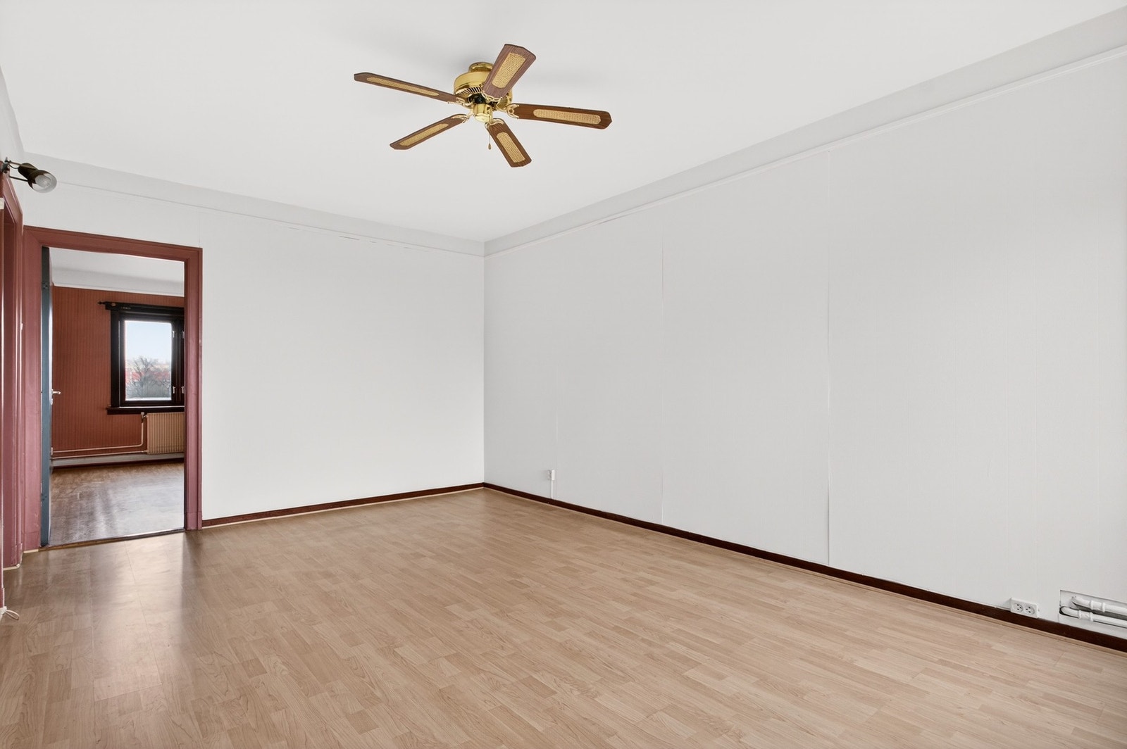 God planløsning som gir plass til sofa og spisebord. Galleribilde