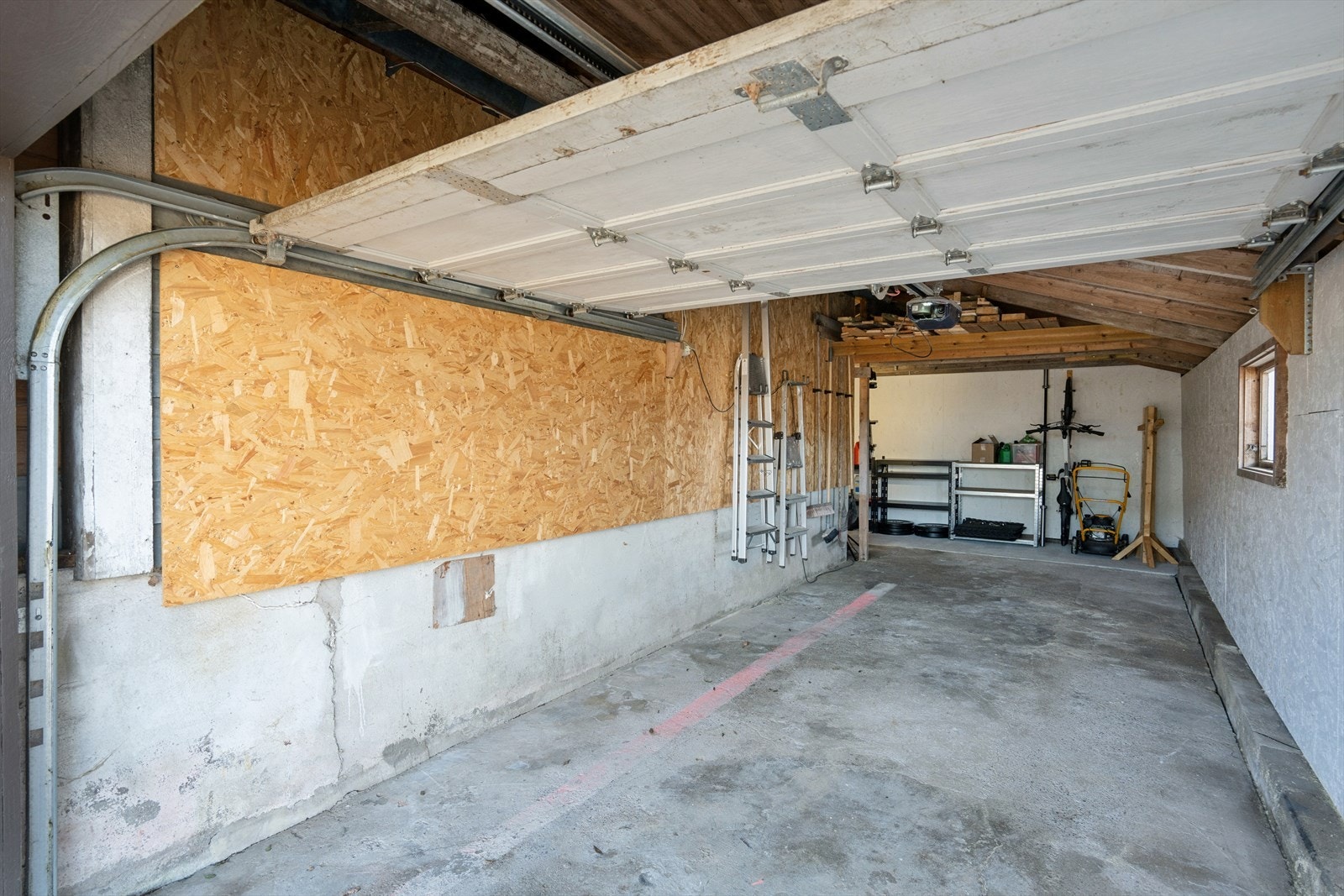 Garasje med bod innenfor, perfekt som verkstedbod. Galleribilde