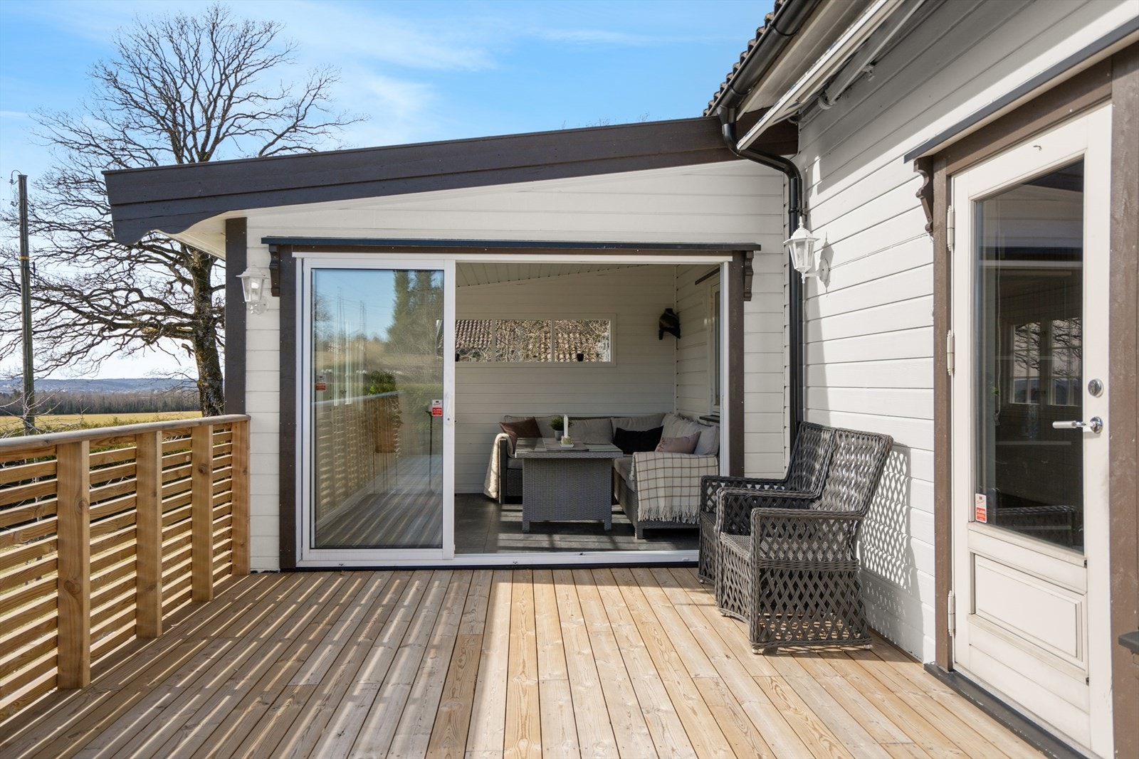 Vinterhagen som forlenger sesongen utendørs, perfekt en sen sommerkveld eller en regnværsdag. Vinterhagen er ikke omsøkt Galleribilde