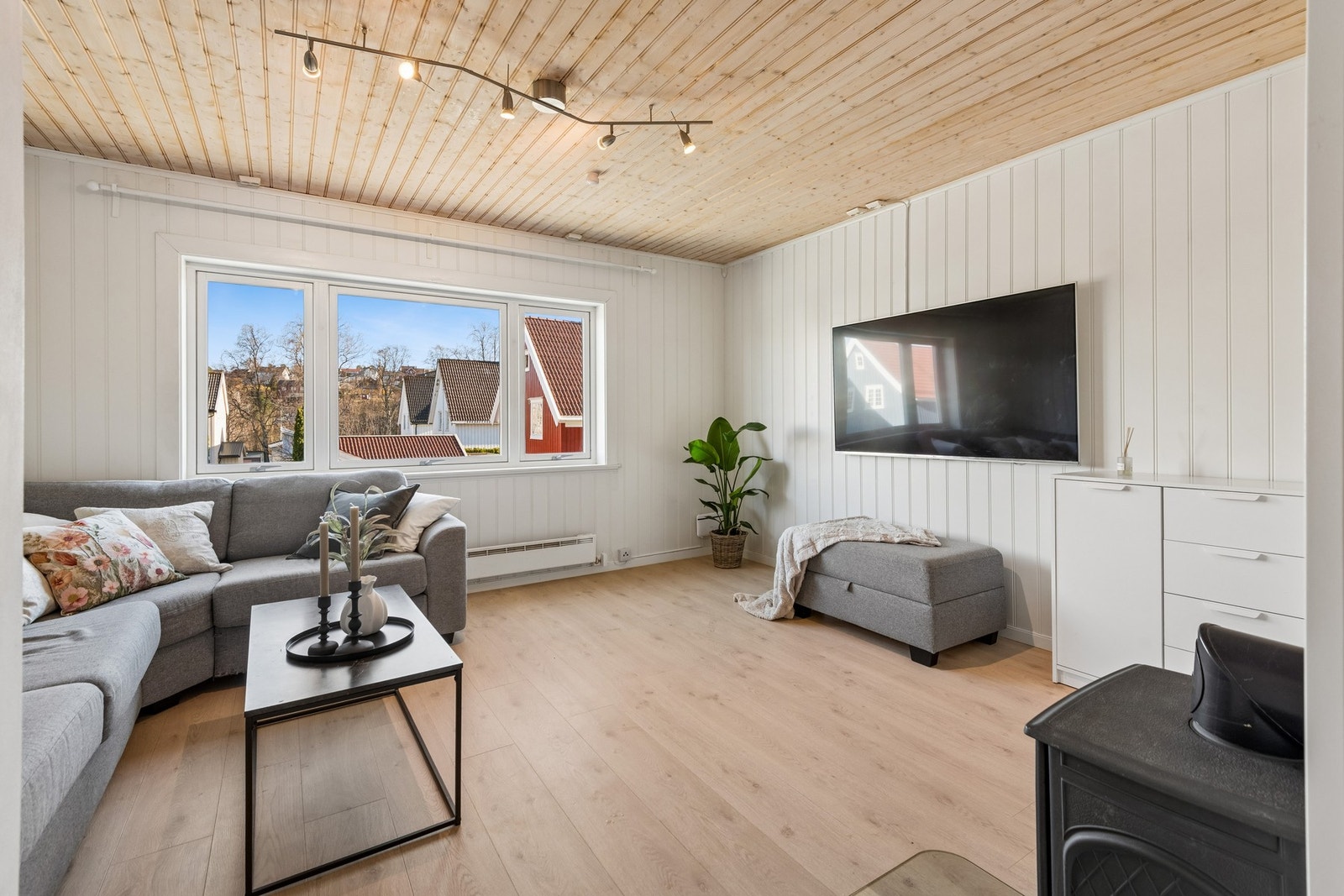 Lys og praktisk 2-roms leilighet beliggende midt i Levanger sentrum - med "alt" innen gangavstand. Galleribilde