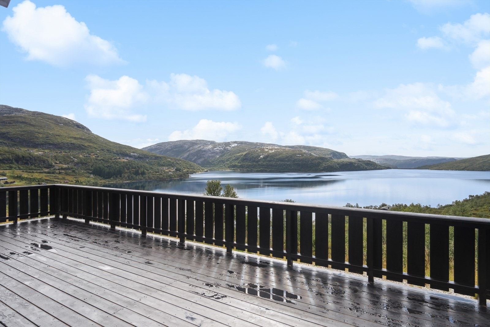 Her har man ypperlige solforhold stort sett hele dagen - med en helt idyllisk utsikt. Galleribilde