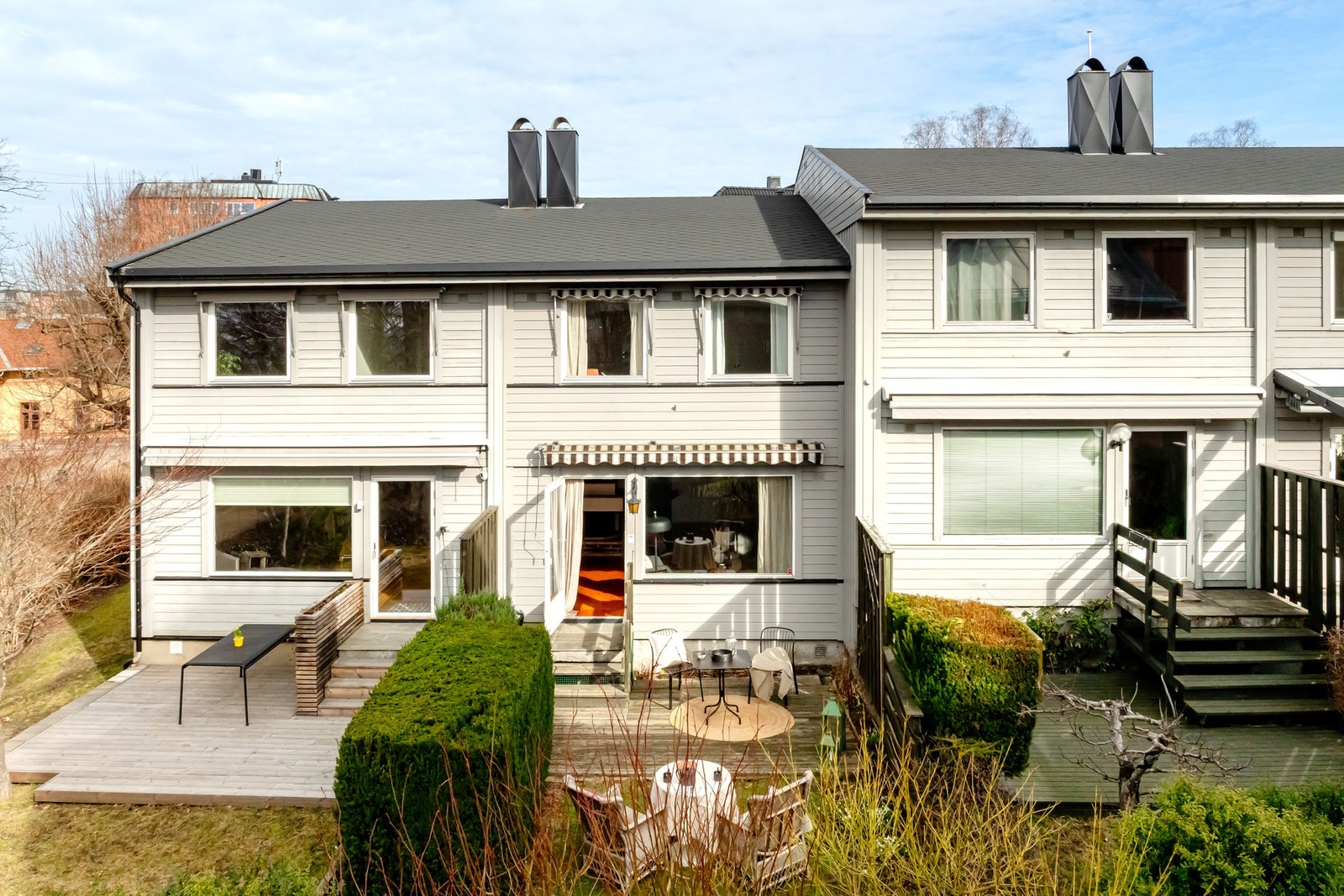 Boligen har en flott beliggenhet på Frydenberg, skjermet for trafikk og støy. Galleribilde