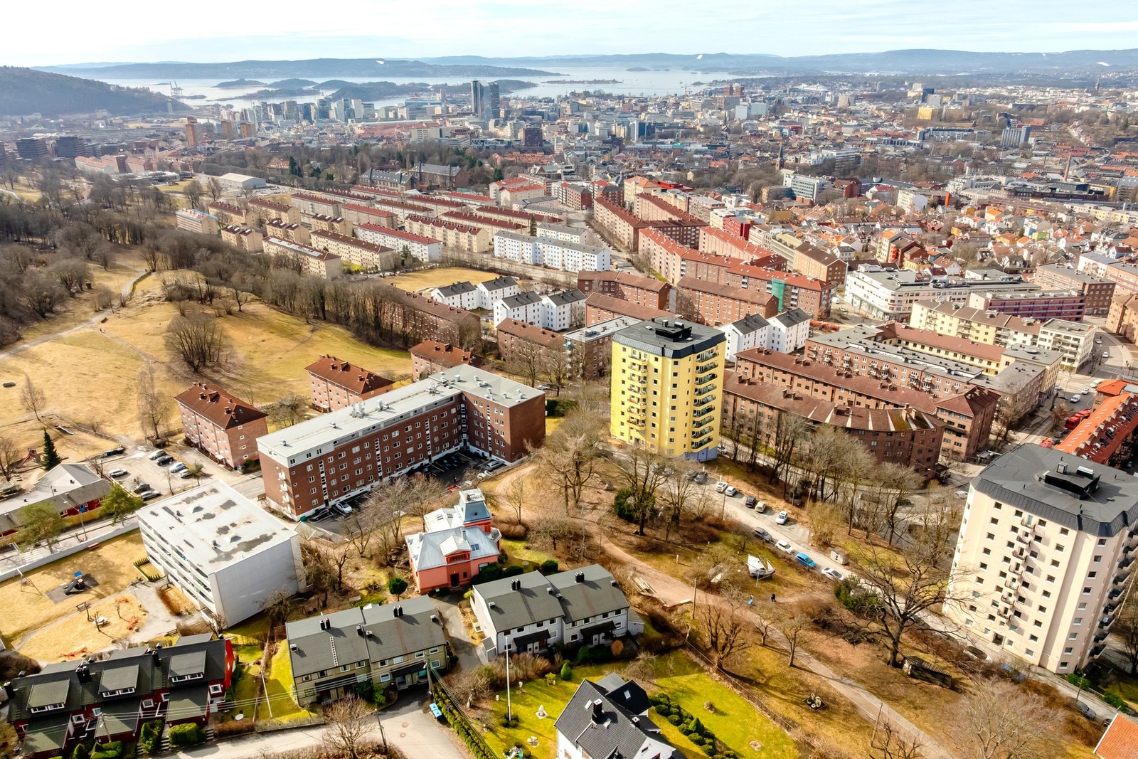 Kort vei til et rikt utvalg av kollektivtilbud som T-bane, buss, trikk og flybuss. Galleribilde