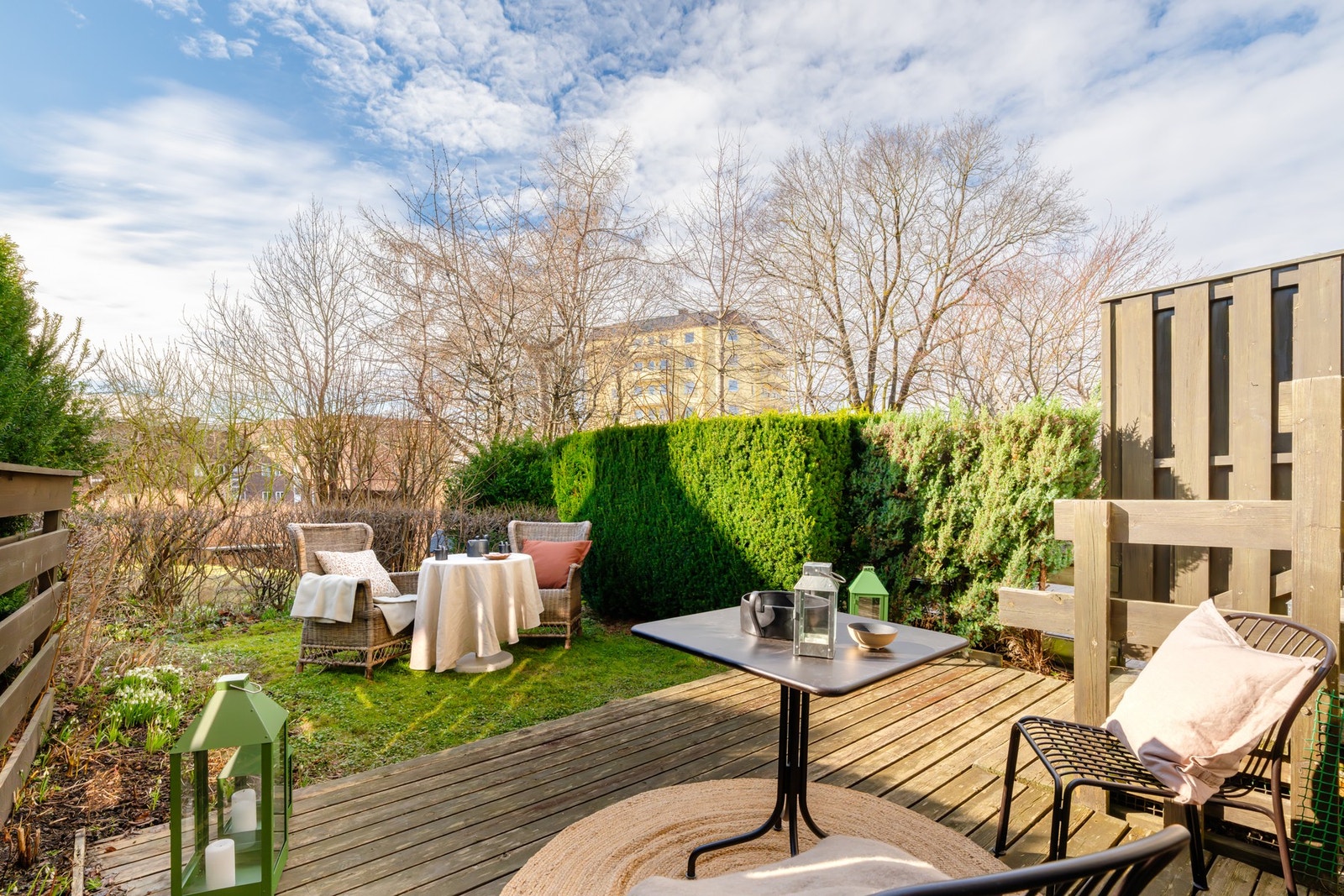 Uteområdet vender mot sørvest og har gode solforhold. Galleribilde