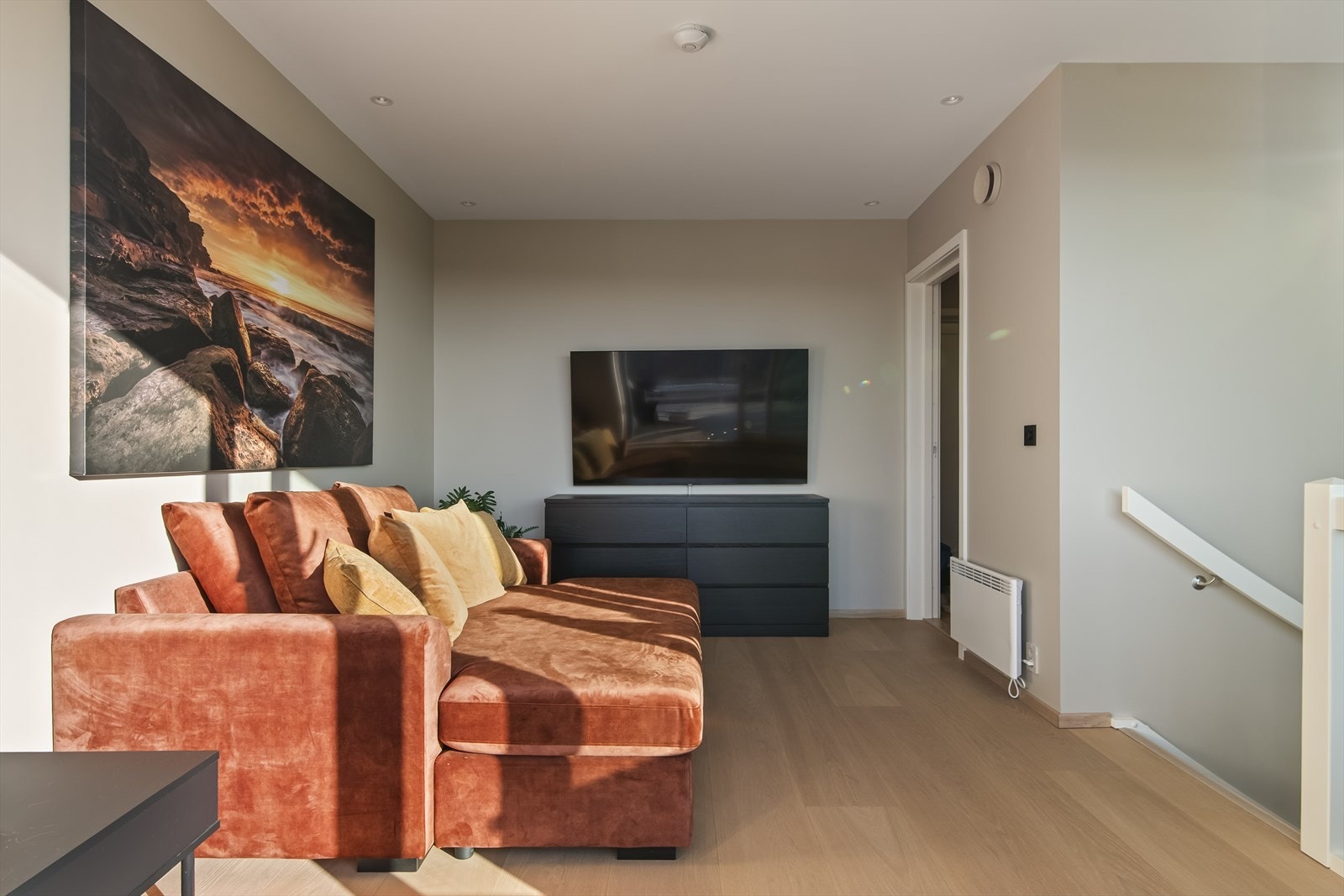 Her finnes en ekstra stue, perfekt som TV-stue, med utgang til en takterrasse på ca. 30 m². Galleribilde