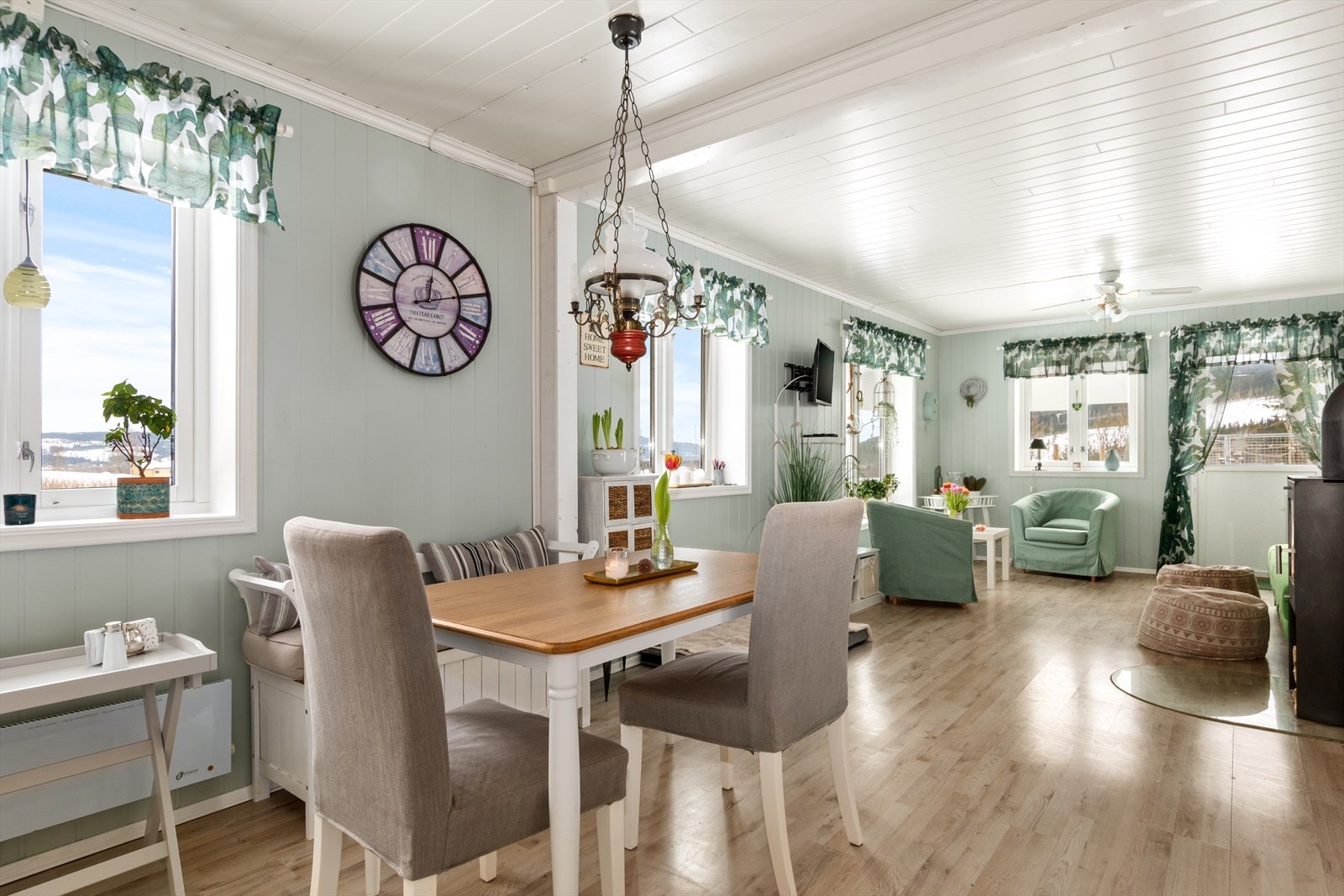 Her er det plass til et langbord for å samle hele gjengen sin til koselige stunder! Galleribilde