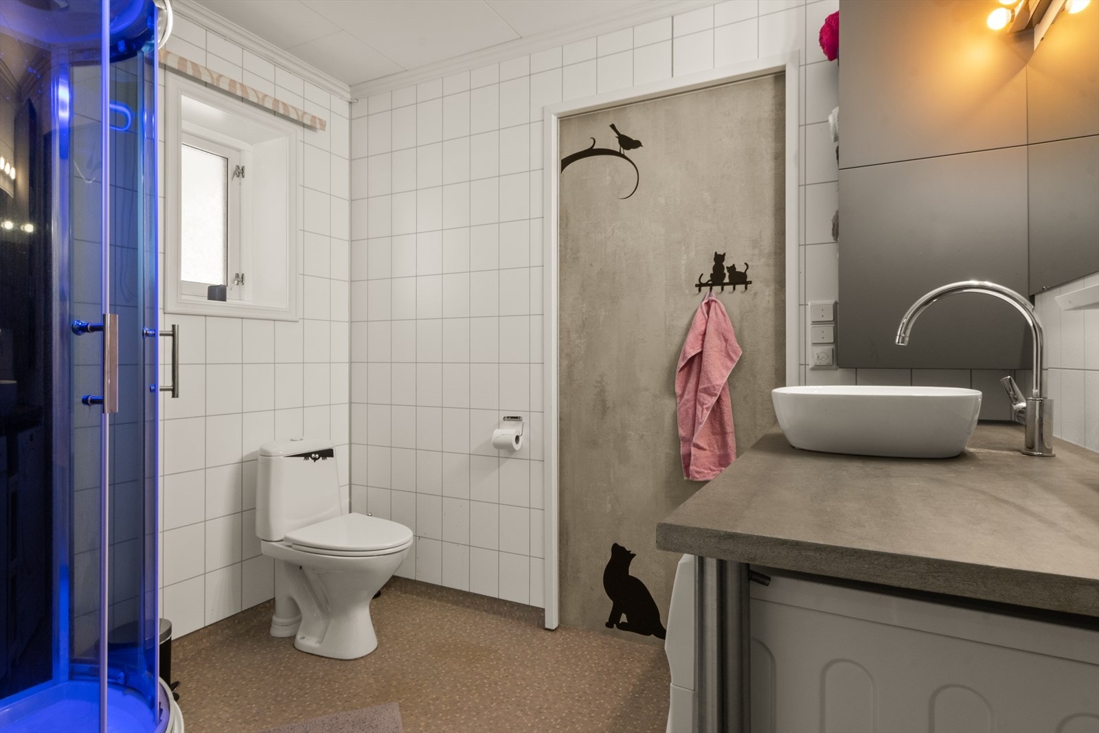 Bad 2 i 1. etasje med dusjkabinett! Galleribilde