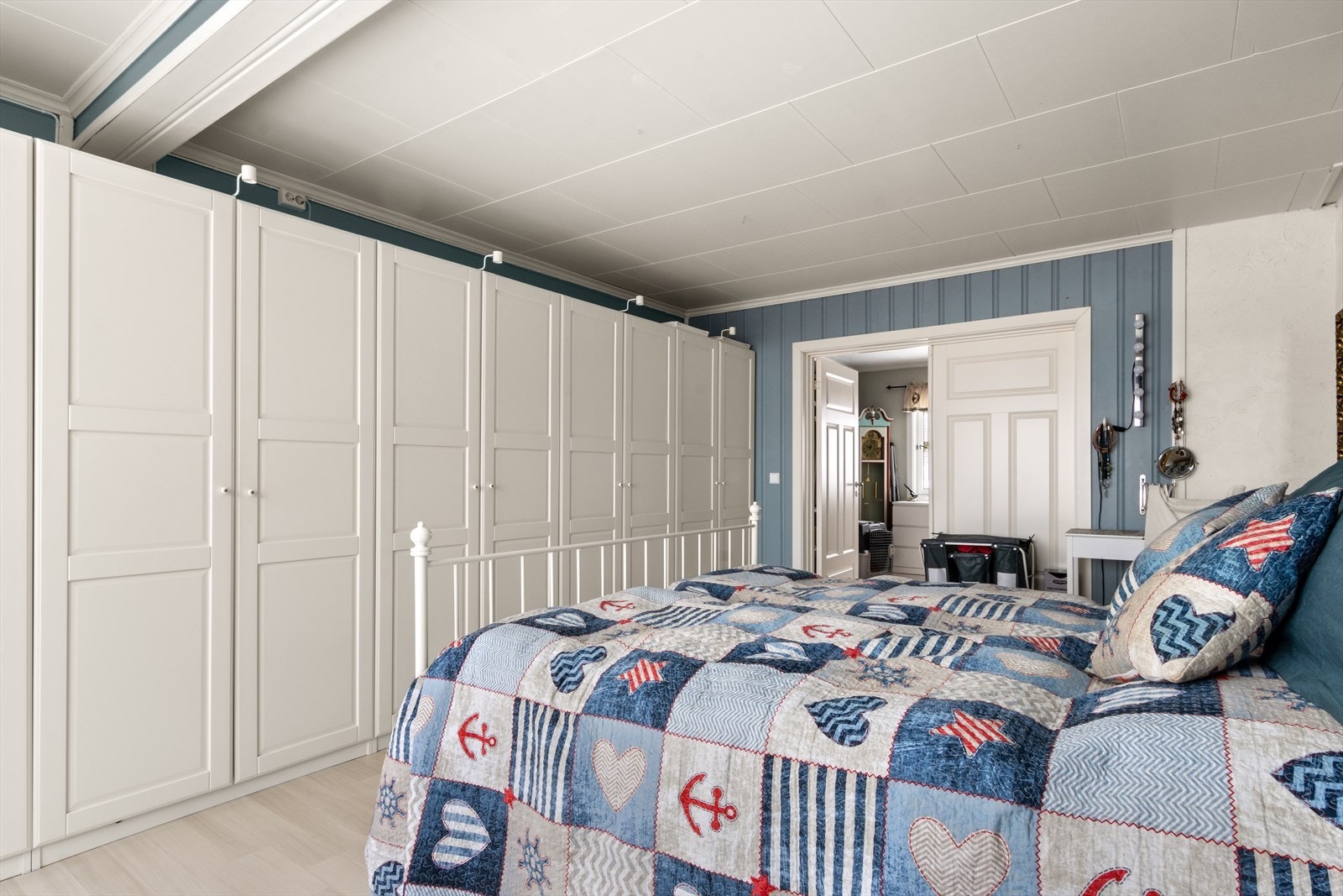 Her skal det virkelig ikke stå på oppbevaringsplassen - ingen grunn til shoppestop på en stund ;-) Galleribilde