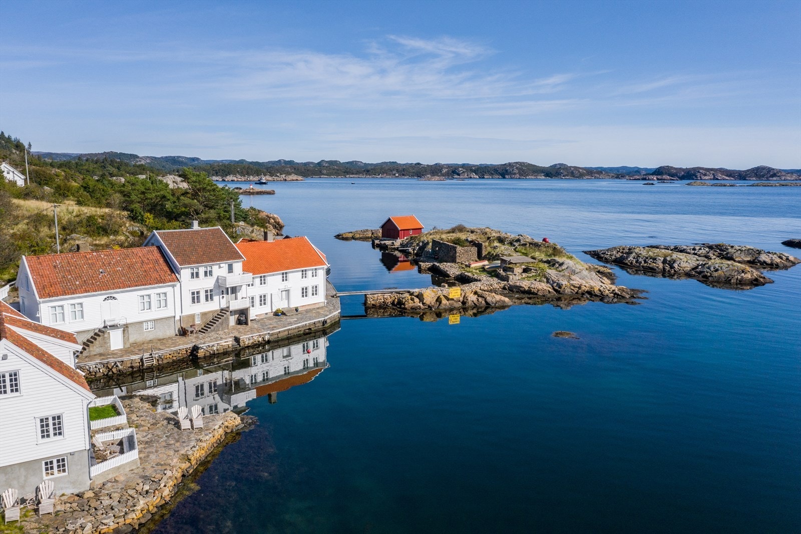 Bilder fra nærområdet - Holmen - et populært område å bade fra. Galleribilde