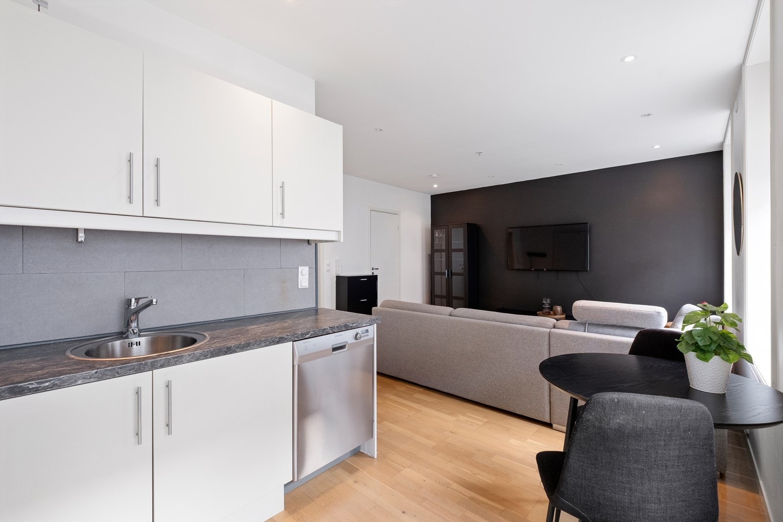 Plass til koselig spisebord på kjøkken Galleribilde