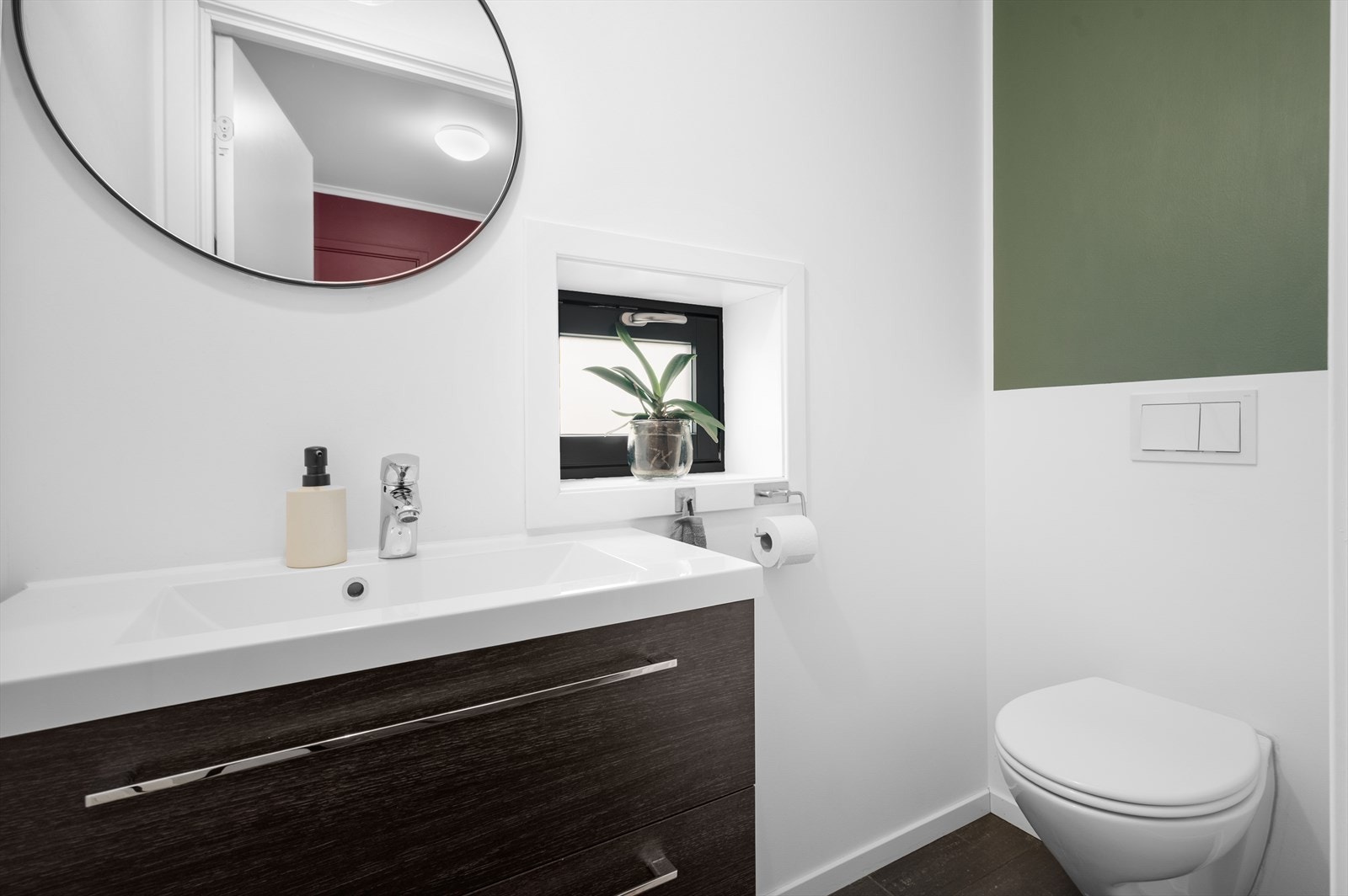 Praktisk WC på 1,7m² med varme i gulv Galleribilde