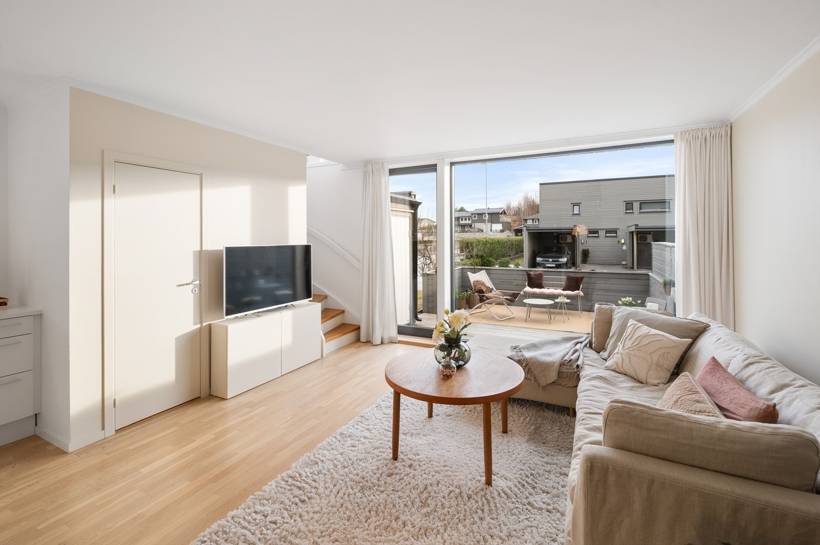 Stuen har god plass til ønsket sofagruppe Galleribilde