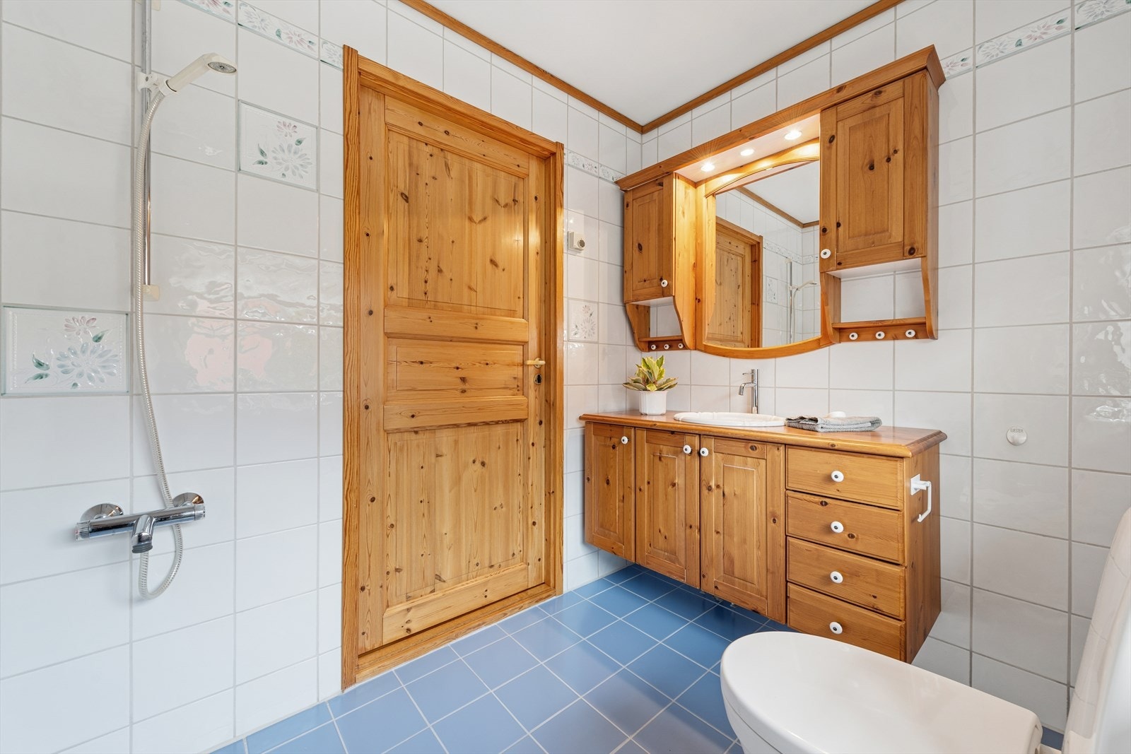 Badet har en eldre standard, men er normalt fungerende for dagligdags bruk. Galleribilde