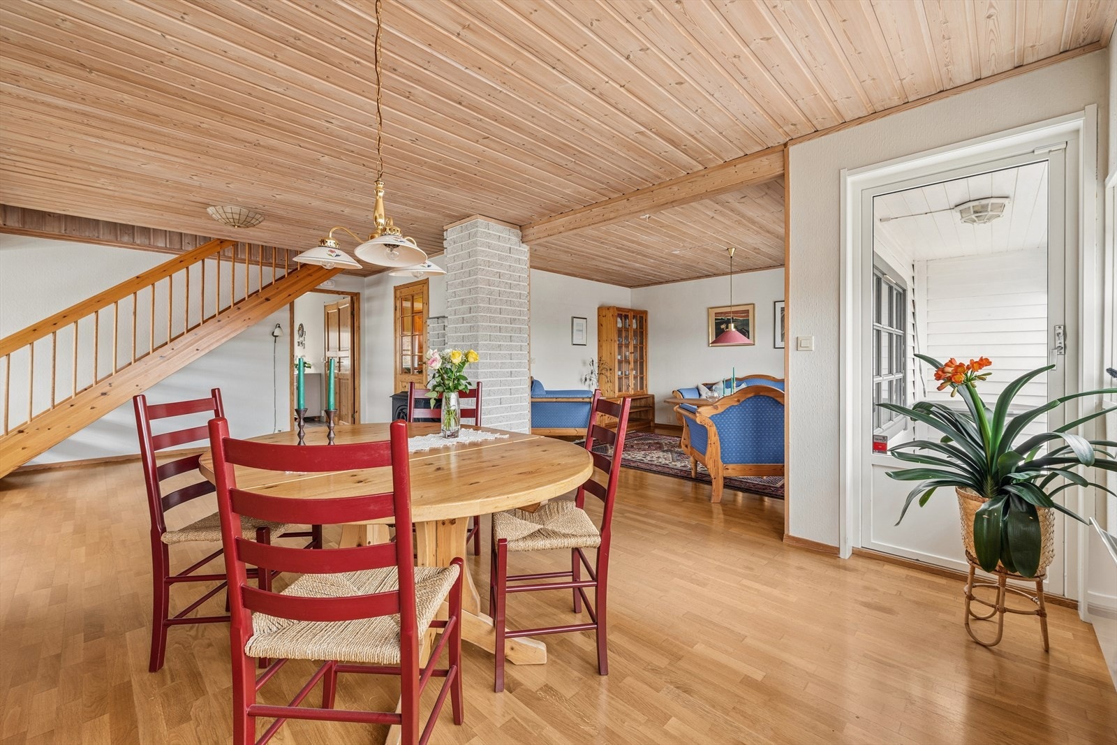 Fra stuen er det direkte utgang til en balkong på ca. 11 m². Galleribilde