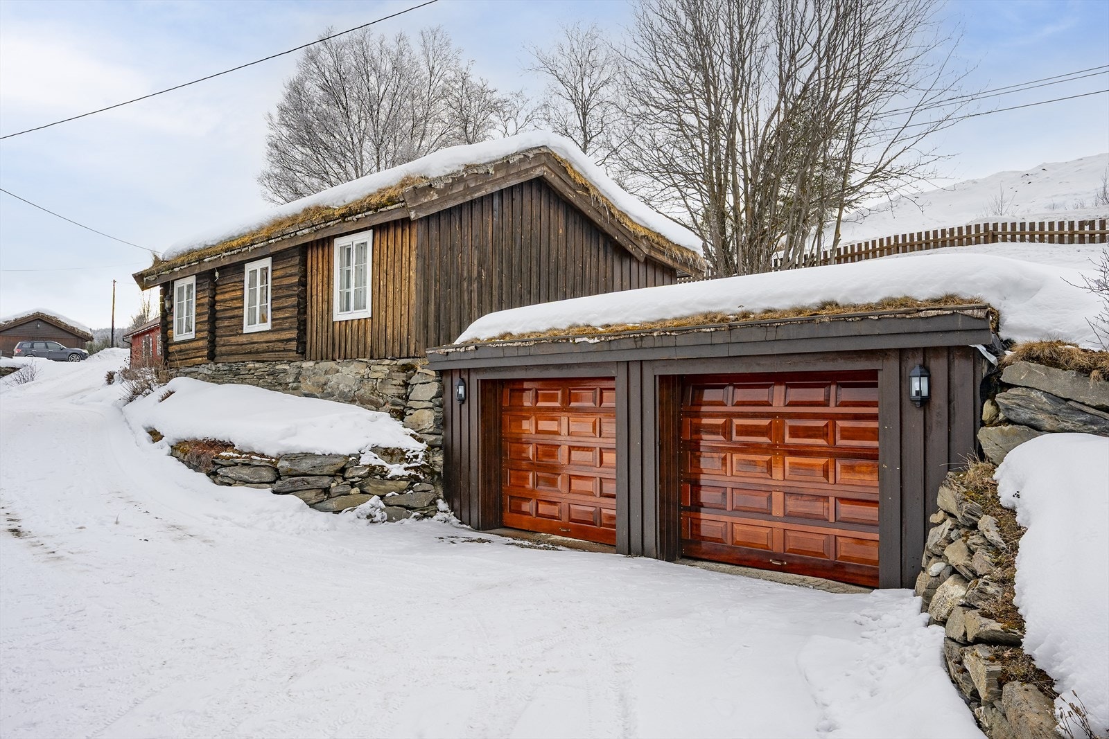 Dobbelgarasjen fra 1990 er ca 37 kvm. Galleribilde