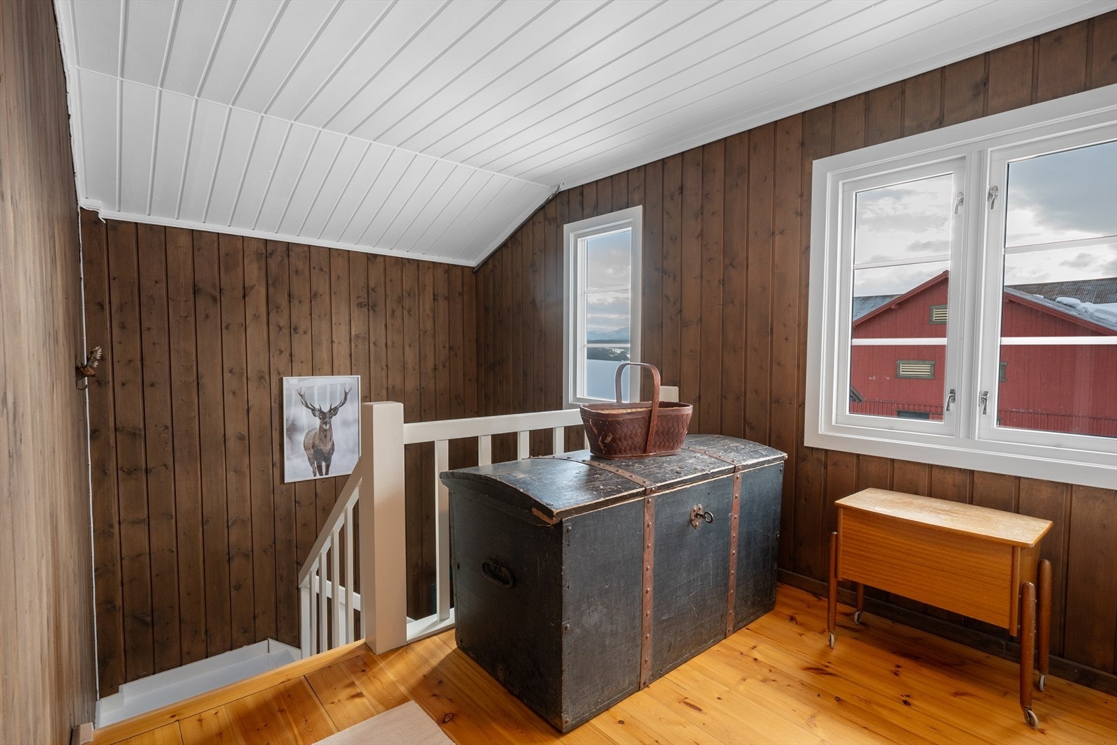 Fra gangen i 2. etasje er det tilgang til soverom, bad og bod. Galleribilde