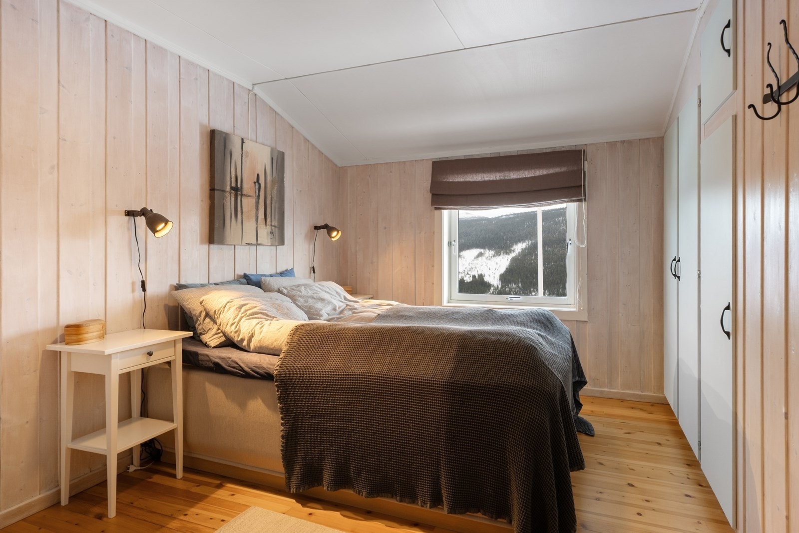 Hovedsoverom - etasjen byr på 3 gode soverom. Galleribilde