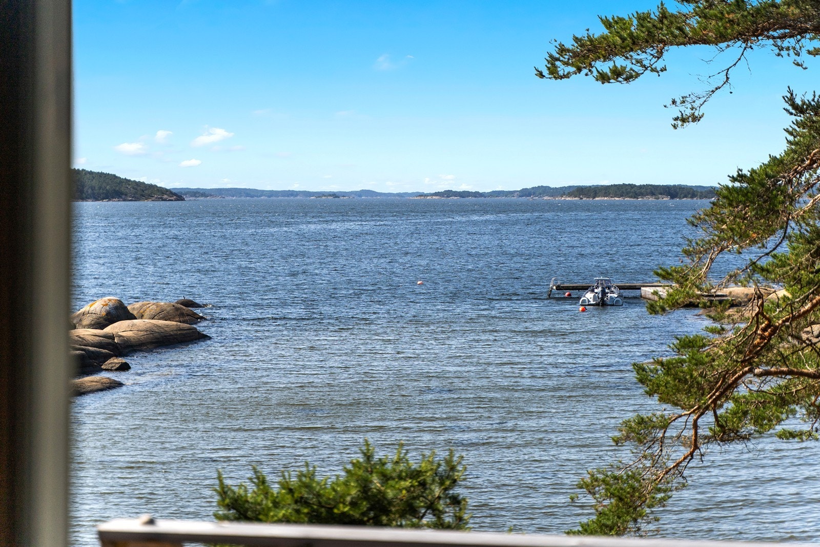 Fra eiendommen ser man ut mot skjærgården Galleribilde