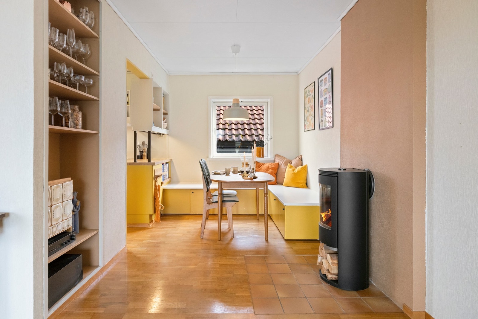 Naturlig spiseplass ved kjøkkenet. Galleribilde