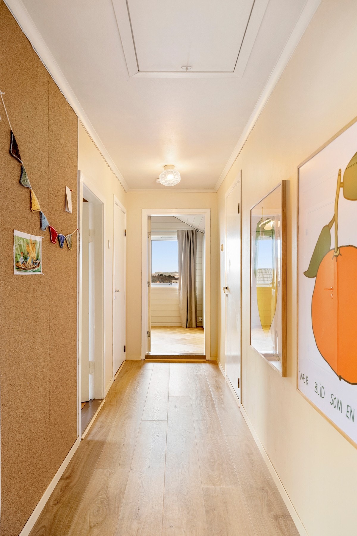 Gang mellom rommene i 2. etasje Galleribilde