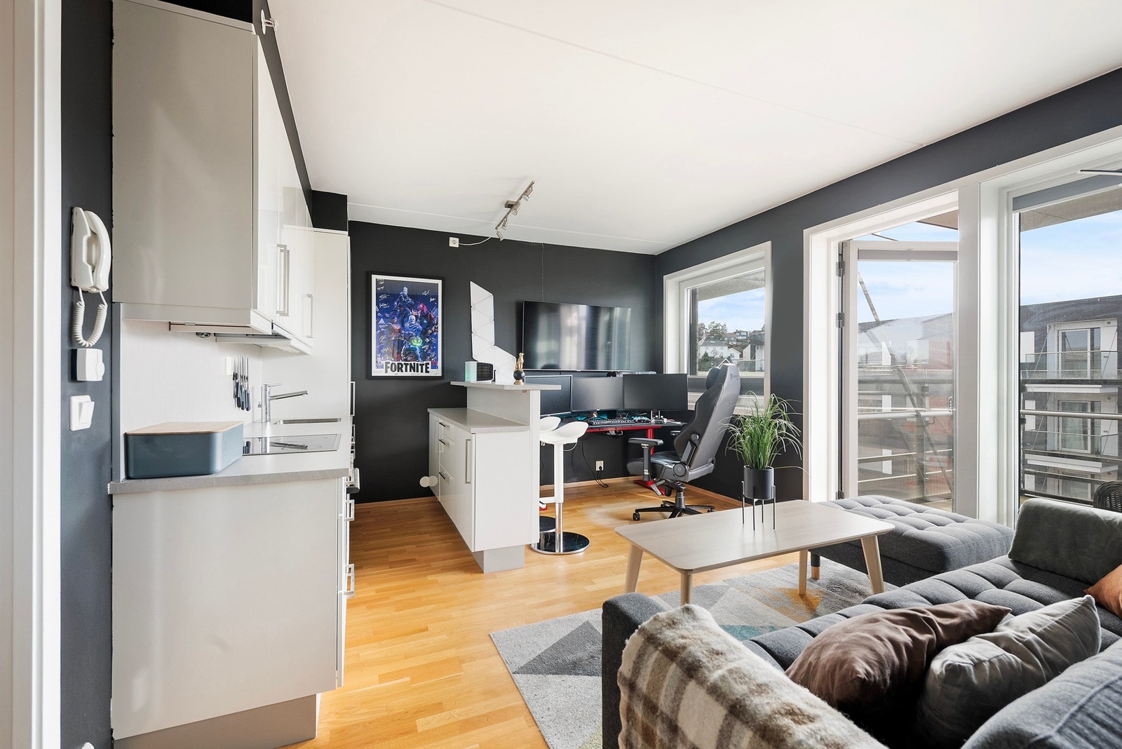 Du har en fin åpen løsning og en areal effektiv leilighet. Galleribilde