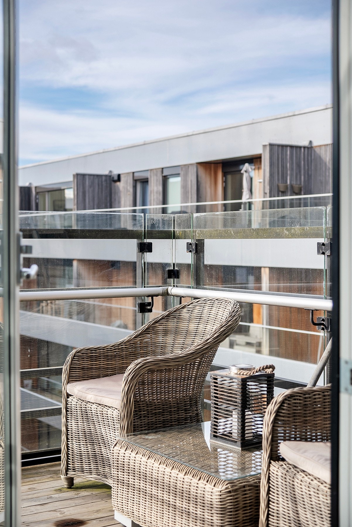 Nydelig og solrik balkong. Galleribilde