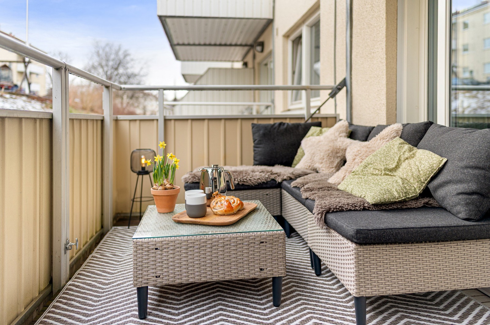 Terrassen byr på en lun og komfortabel sone med plass til utemøbler og koselige uteopphold. Galleribilde