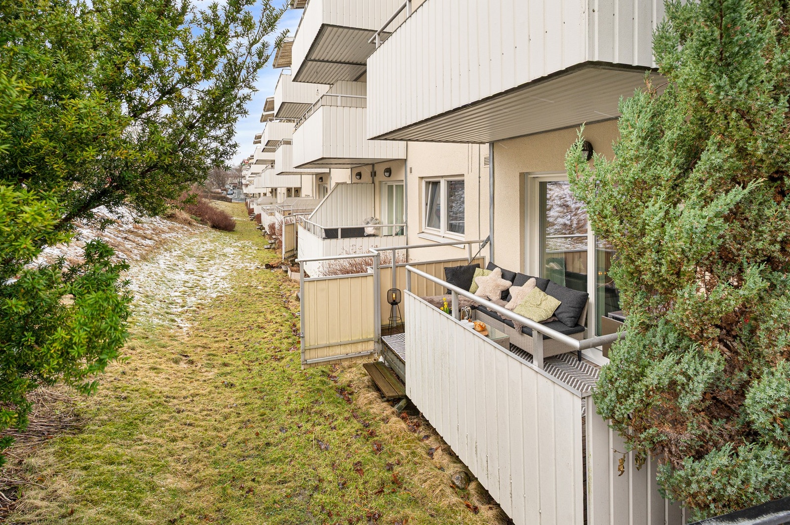 God avstand mellom terrassene gir en luftig følelse og økt grad av privatliv. Galleribilde