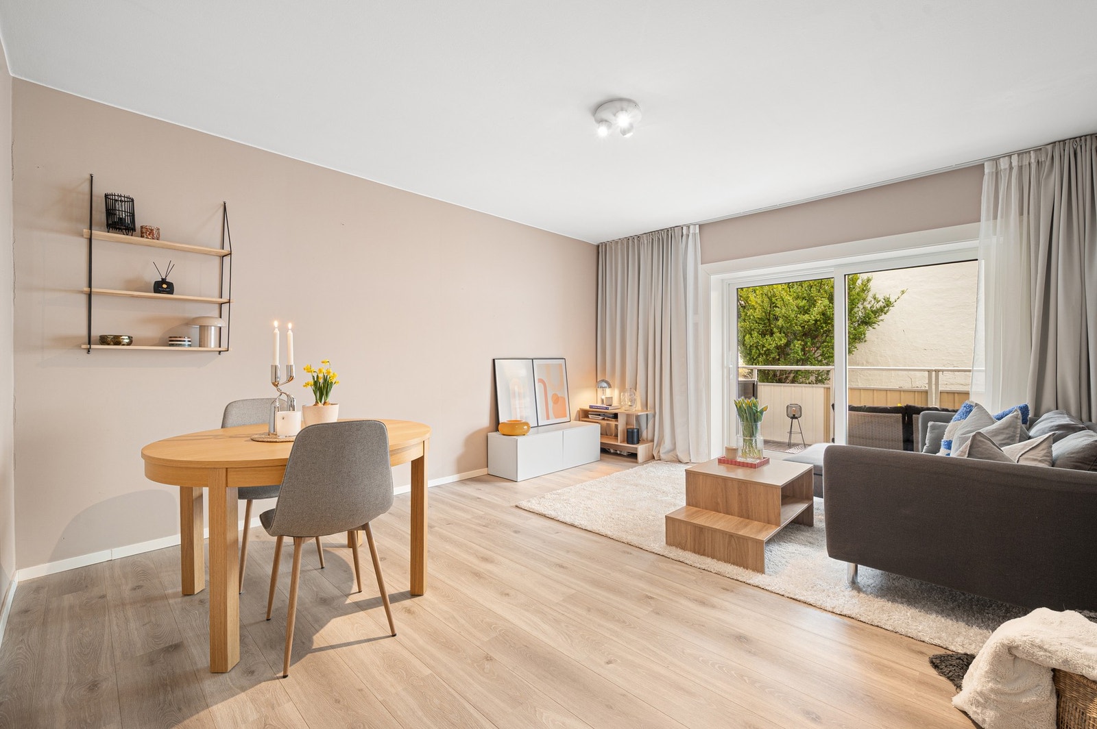 EiendomsMegler1 v/Peder Bjørnstad har gleden av og presentere en delikat 2-roms i Haldens gate 21. Galleribilde