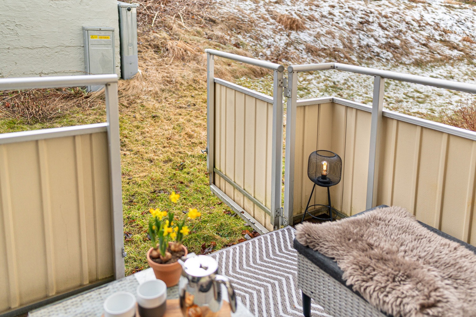 Fra terrassen er det direkte utgang til felles grøntområde. Galleribilde